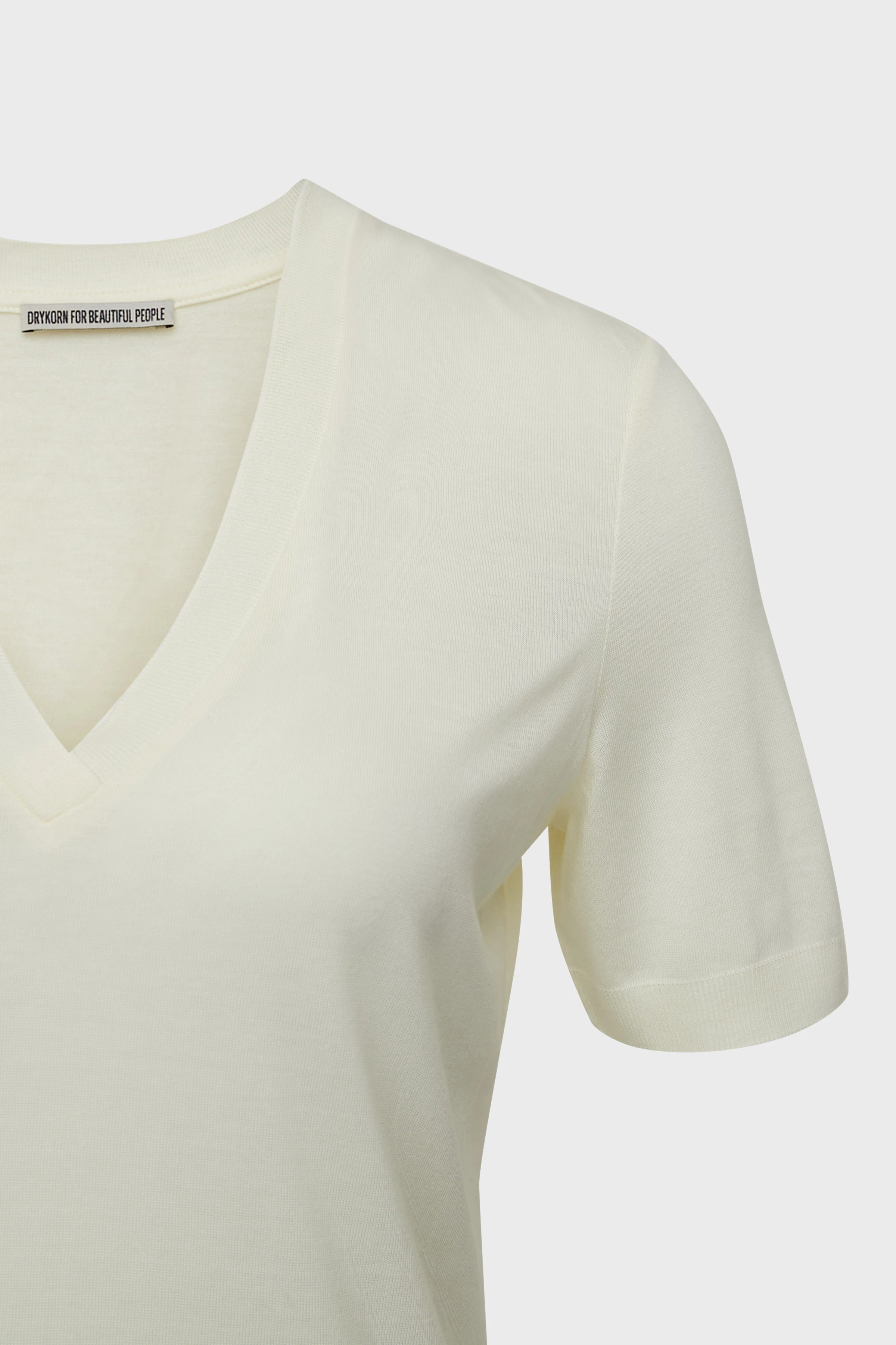 NALICE - Feminine T-shirt with V-neck - women - off white - Freisteller Detailansicht