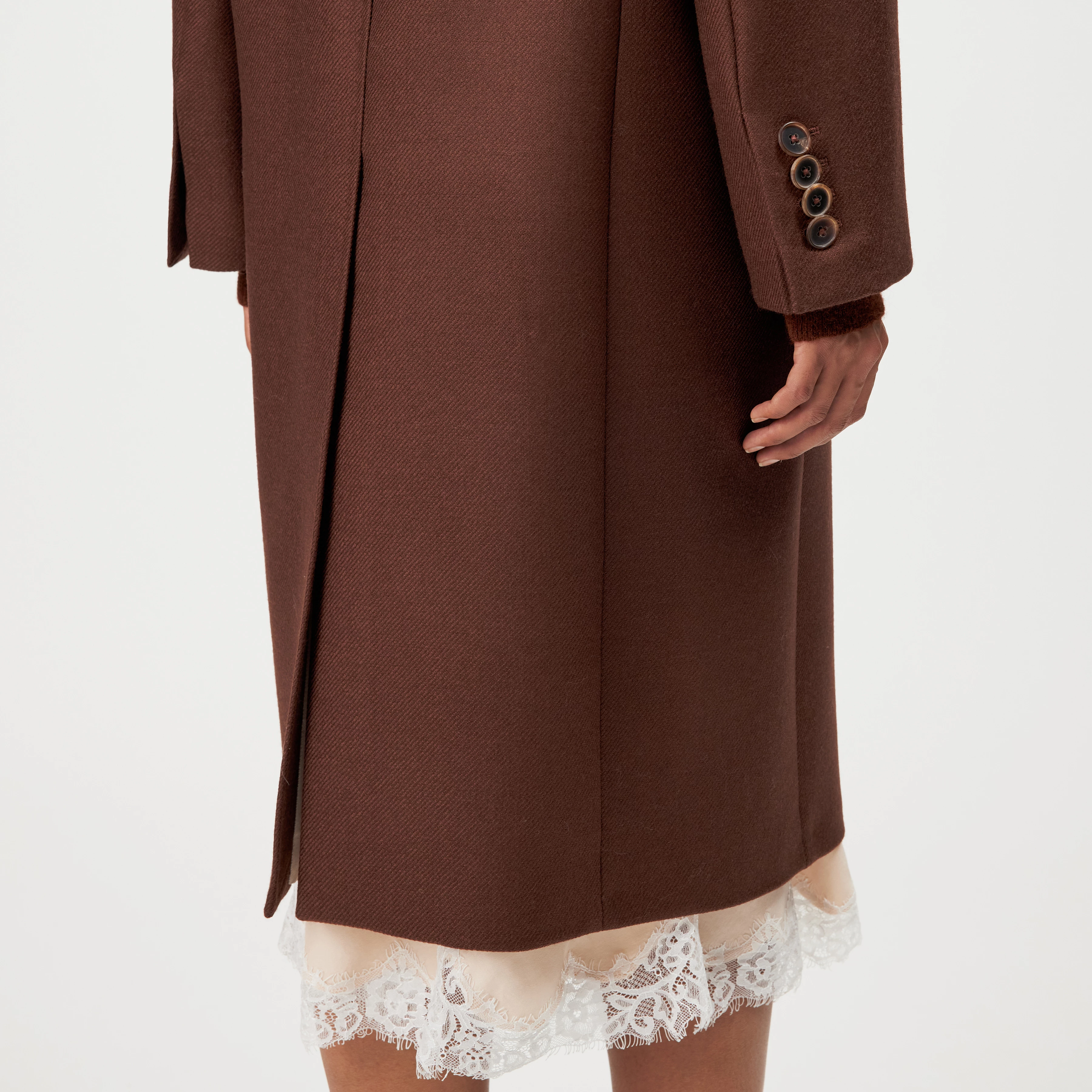 WALDRON_1 - Oversized virgin wool coat - women - brown - Detailansicht am Model