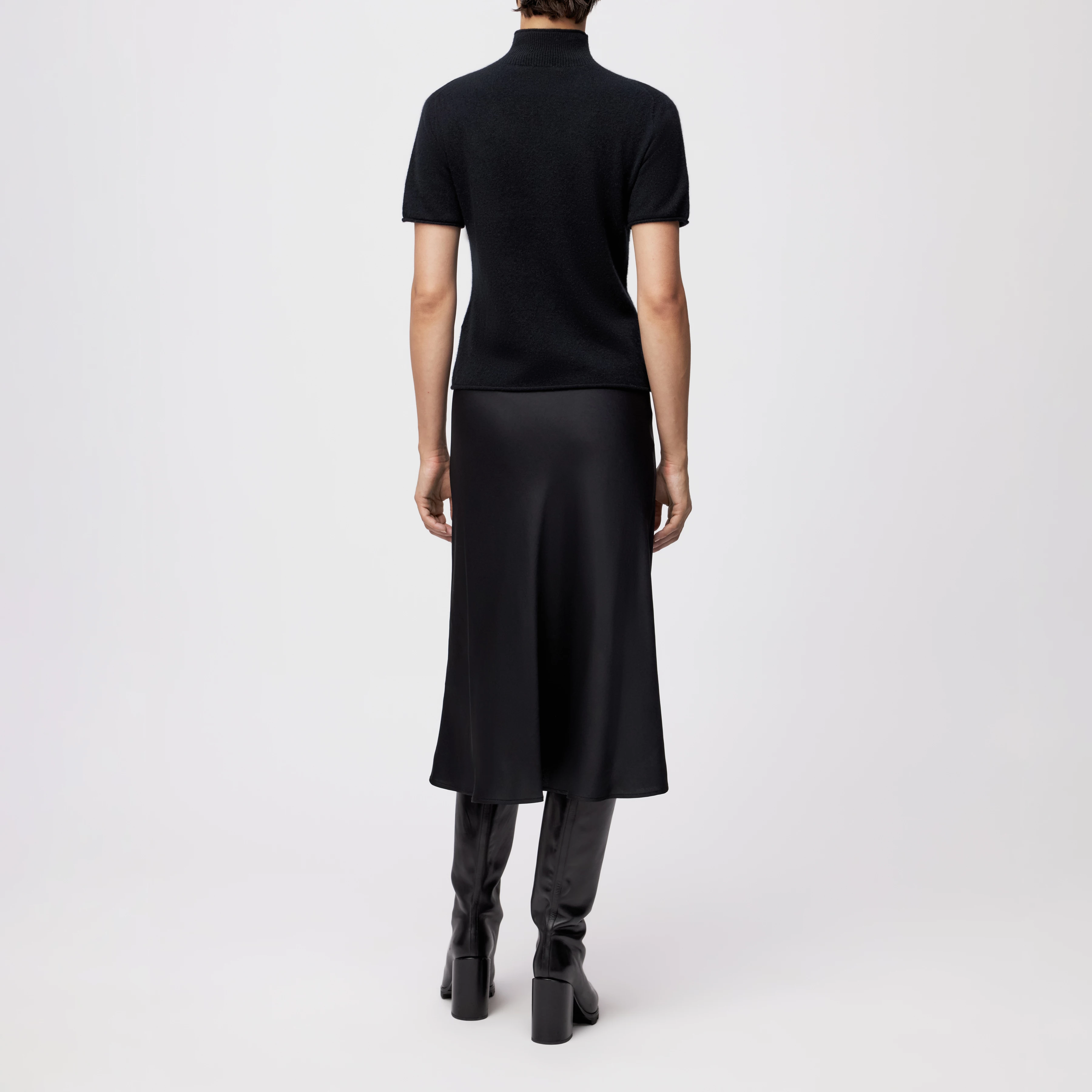 FINIA_2 - Gestricktes T-Shirt in 100% Kaschmir - Damen - schwarz - Rückansicht