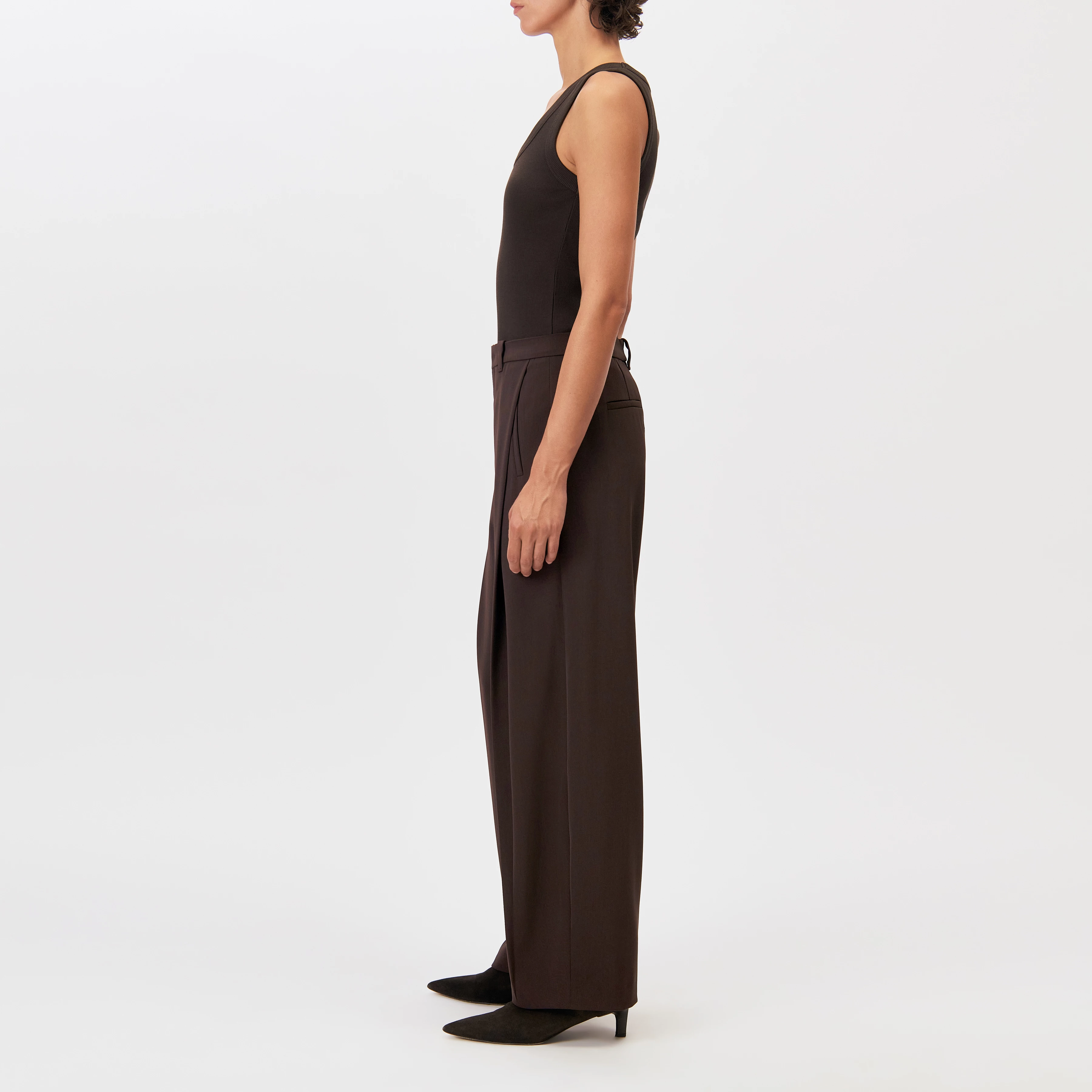 TAVIRA - Ribbed tank top with feminine round neckline - women - brown - Seitenansicht