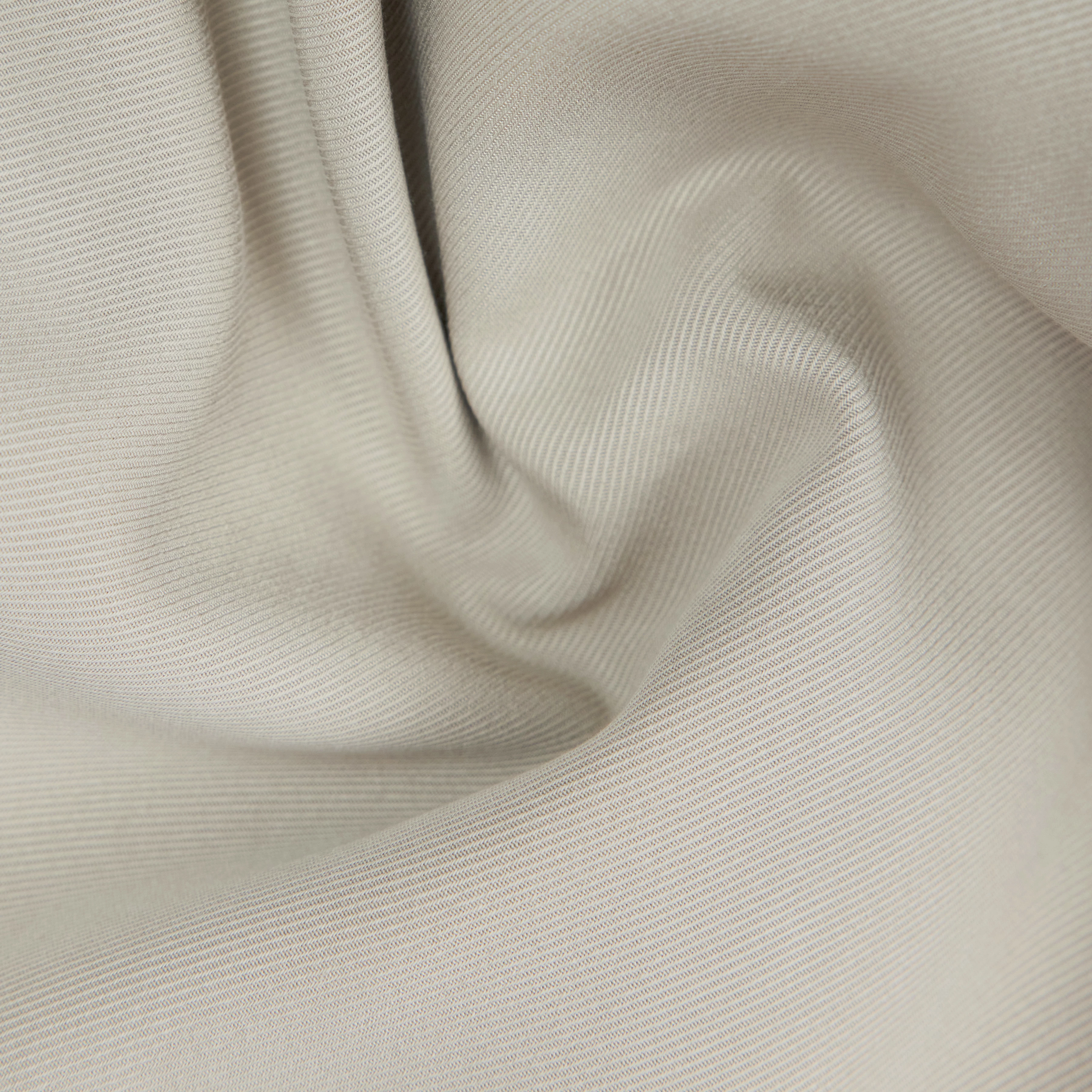 AVETON - Relaxed fit coat in flowing twill. - women - beige - Materialbild (B2C)