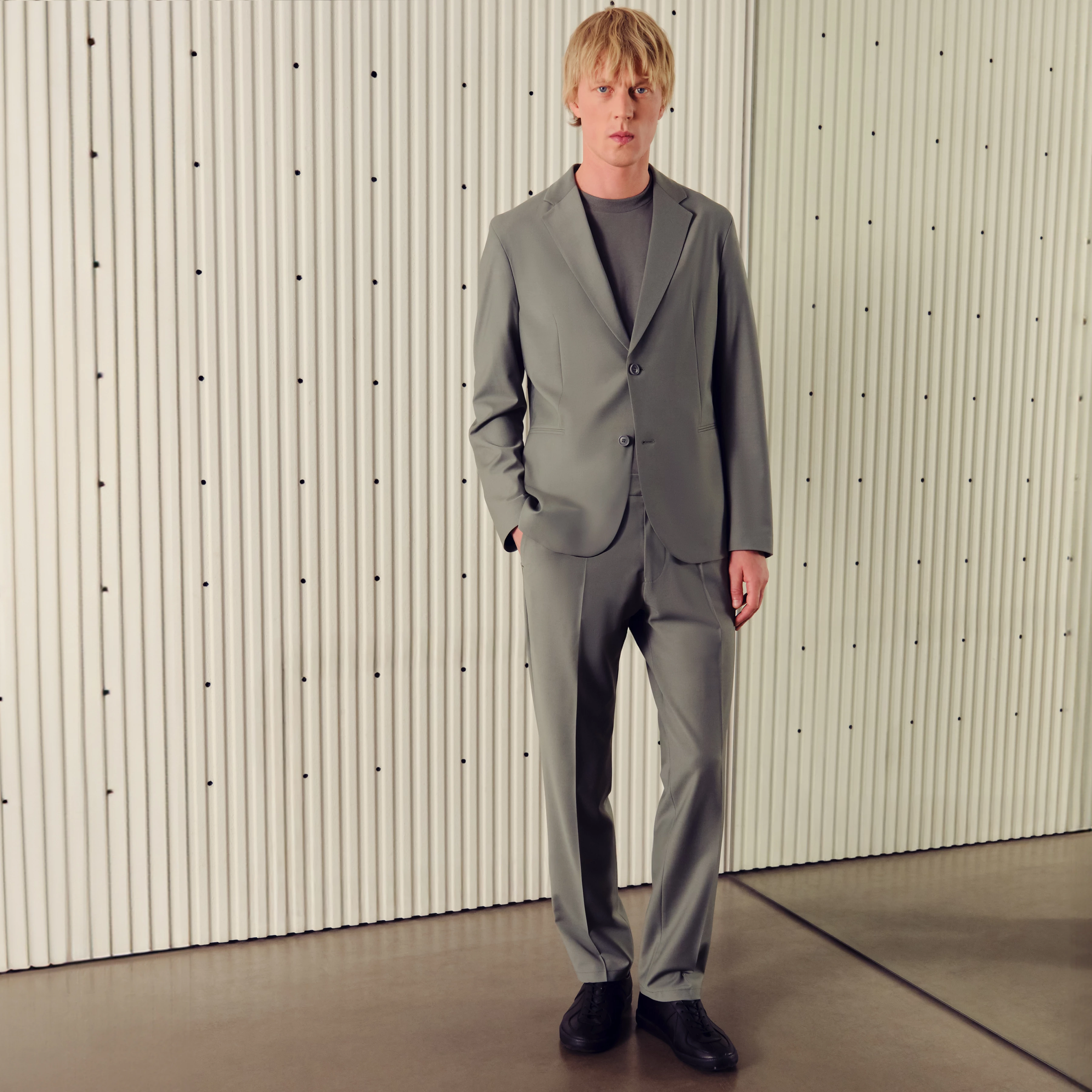 CHASY - Casual pleated trousers in bi-stretch - men - green