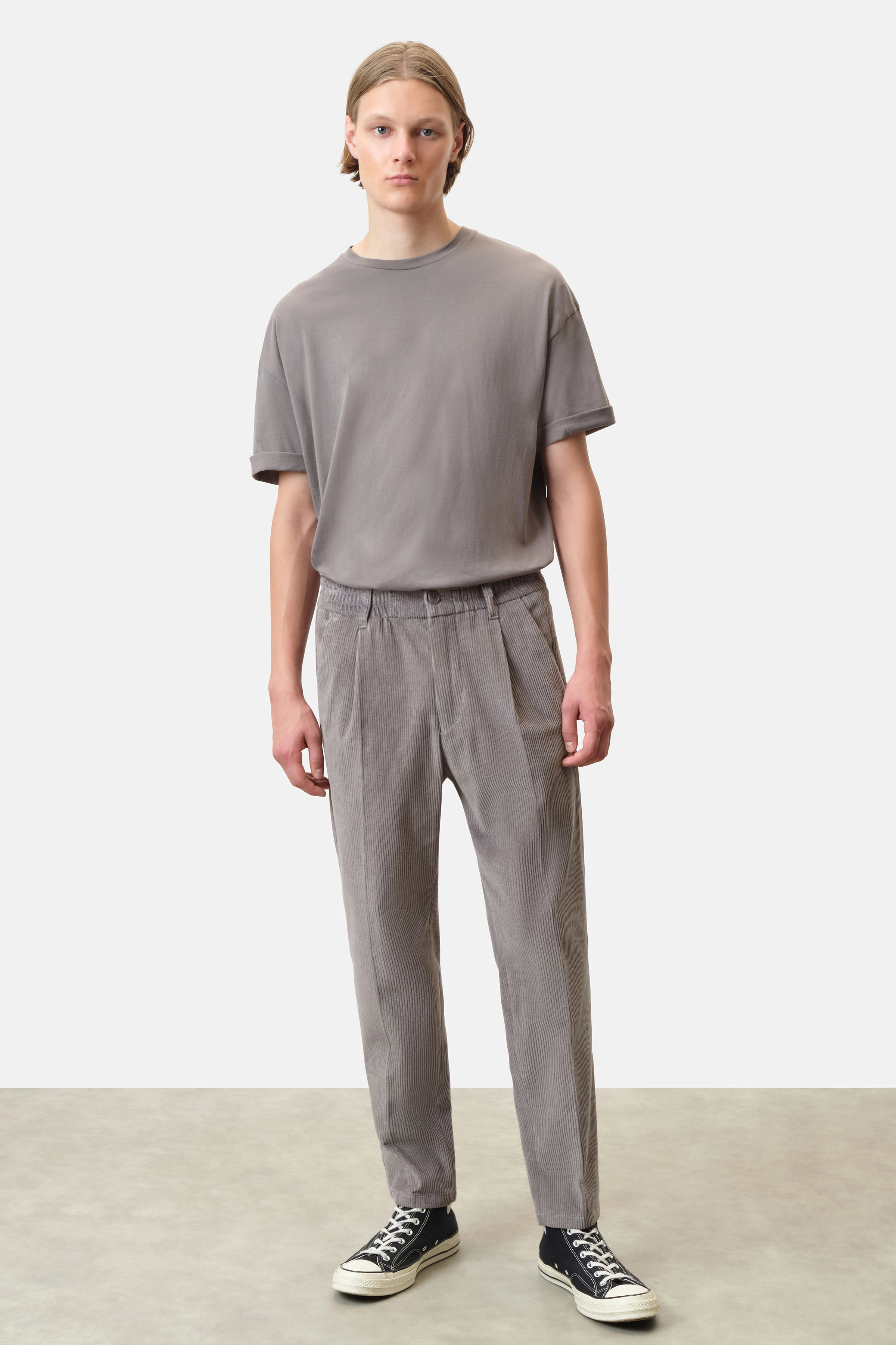 CHASY - casual trousers with pleat in corduroy - men - grey - Ganzkörper-Frontansicht