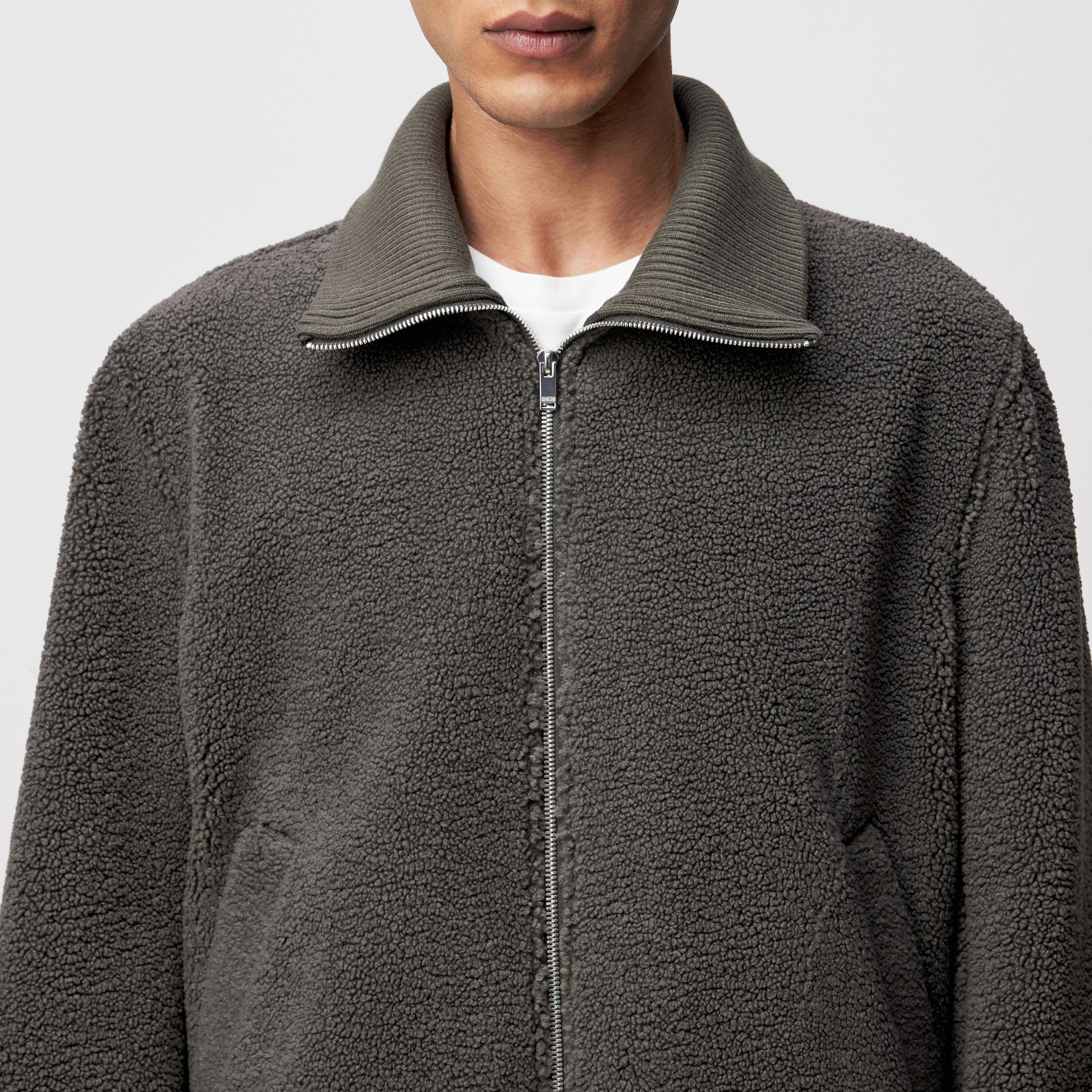 GRALON - Teddy Blouson Jacke in Fleece - Herren - grün - Detailansicht am Model