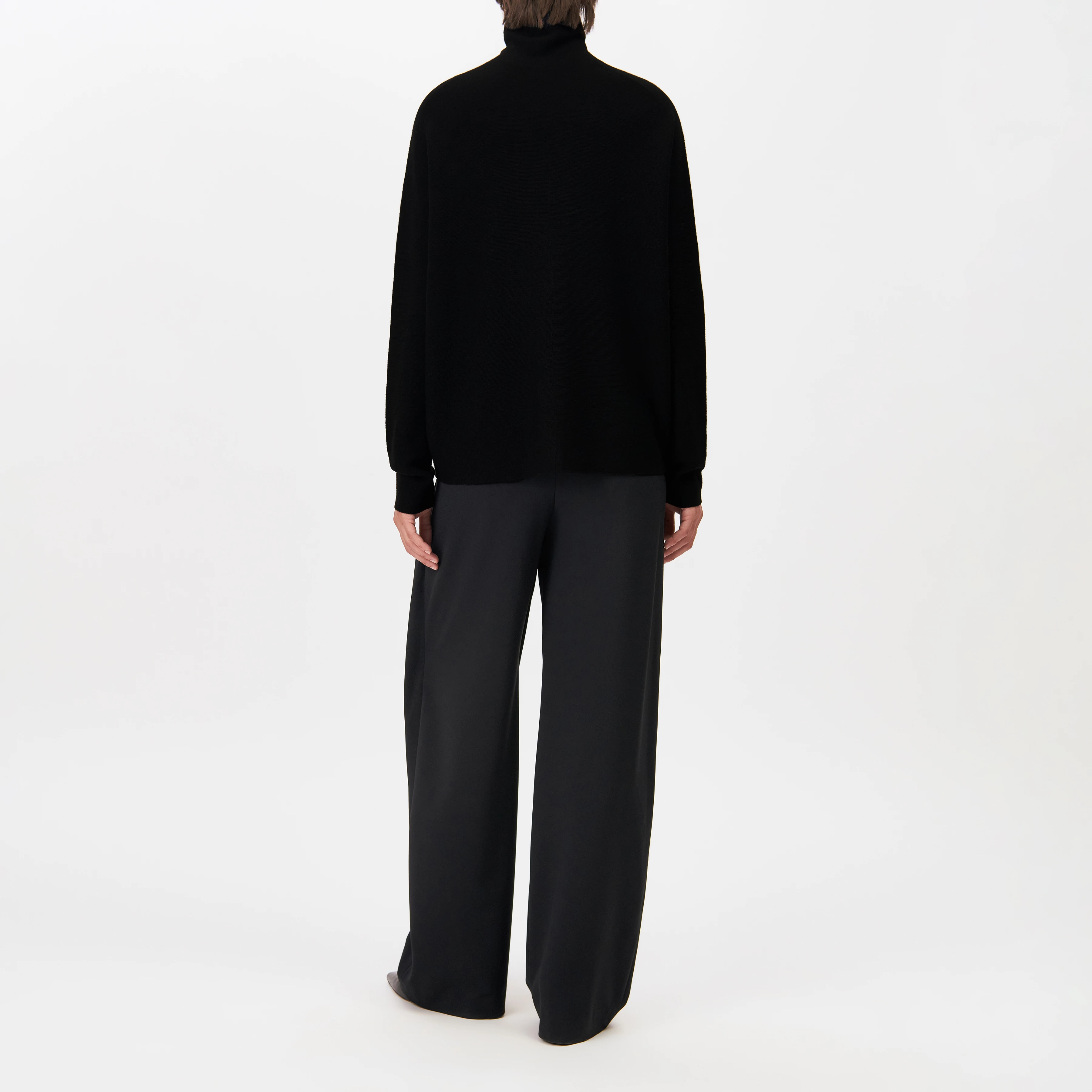 LIORA - Egg-shape turtleneck jumper in 100% merino wool - women - black - Rückansicht