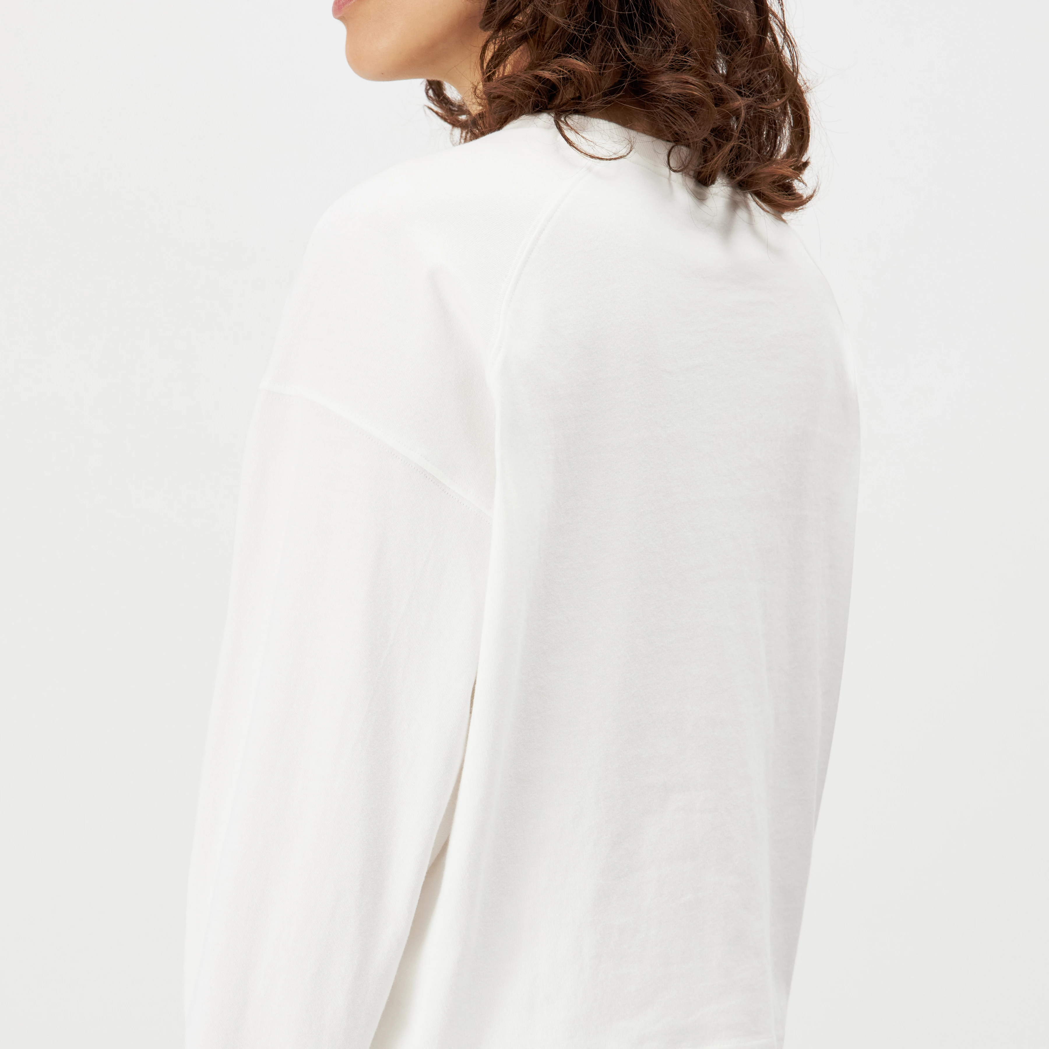 KELAI - Casual relaxed-fit cotton sweatshirt - women - off white - Detailansicht am Model
