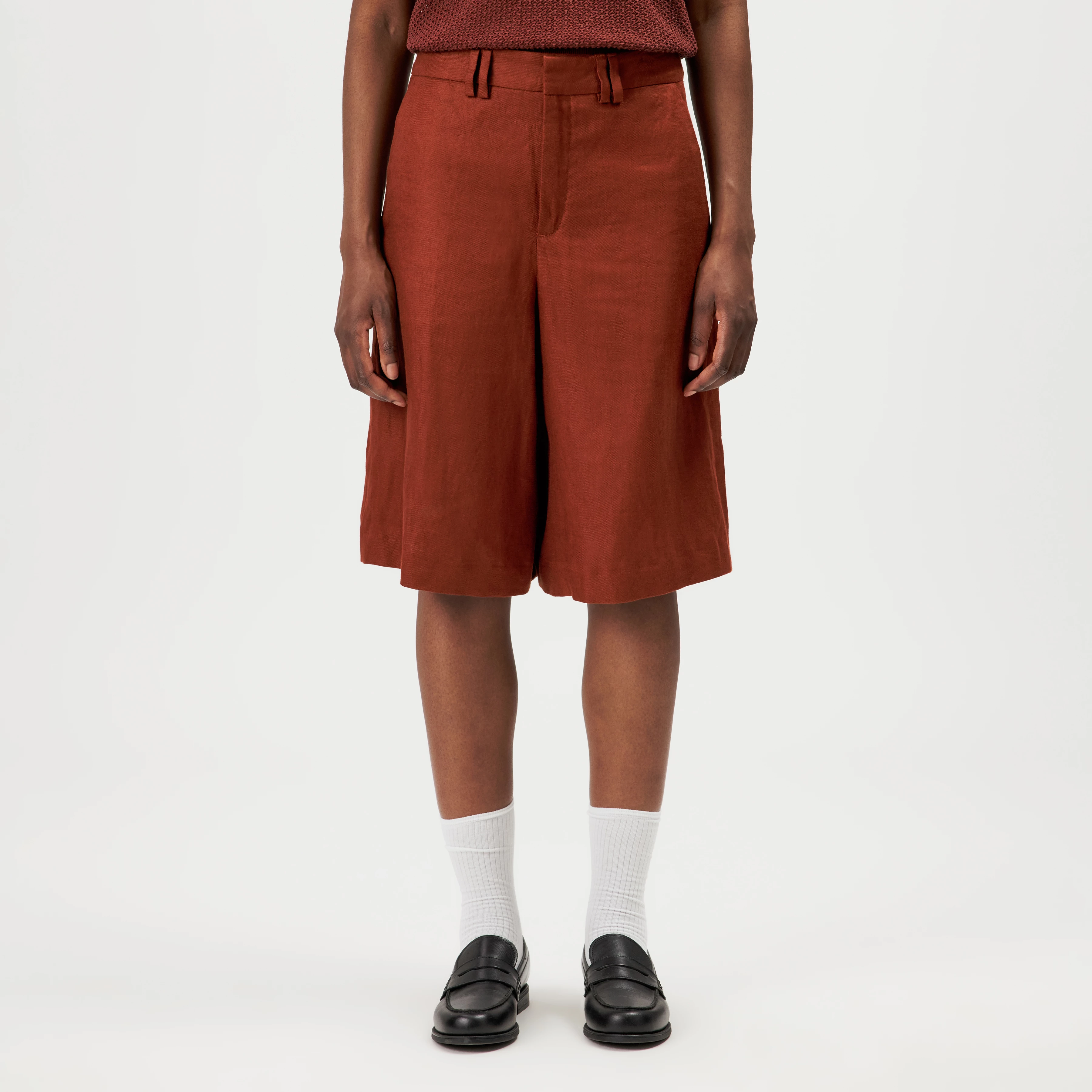 GOVERN - Bermuda coupe décontractée en twill mat - women - rouge - Frontansicht