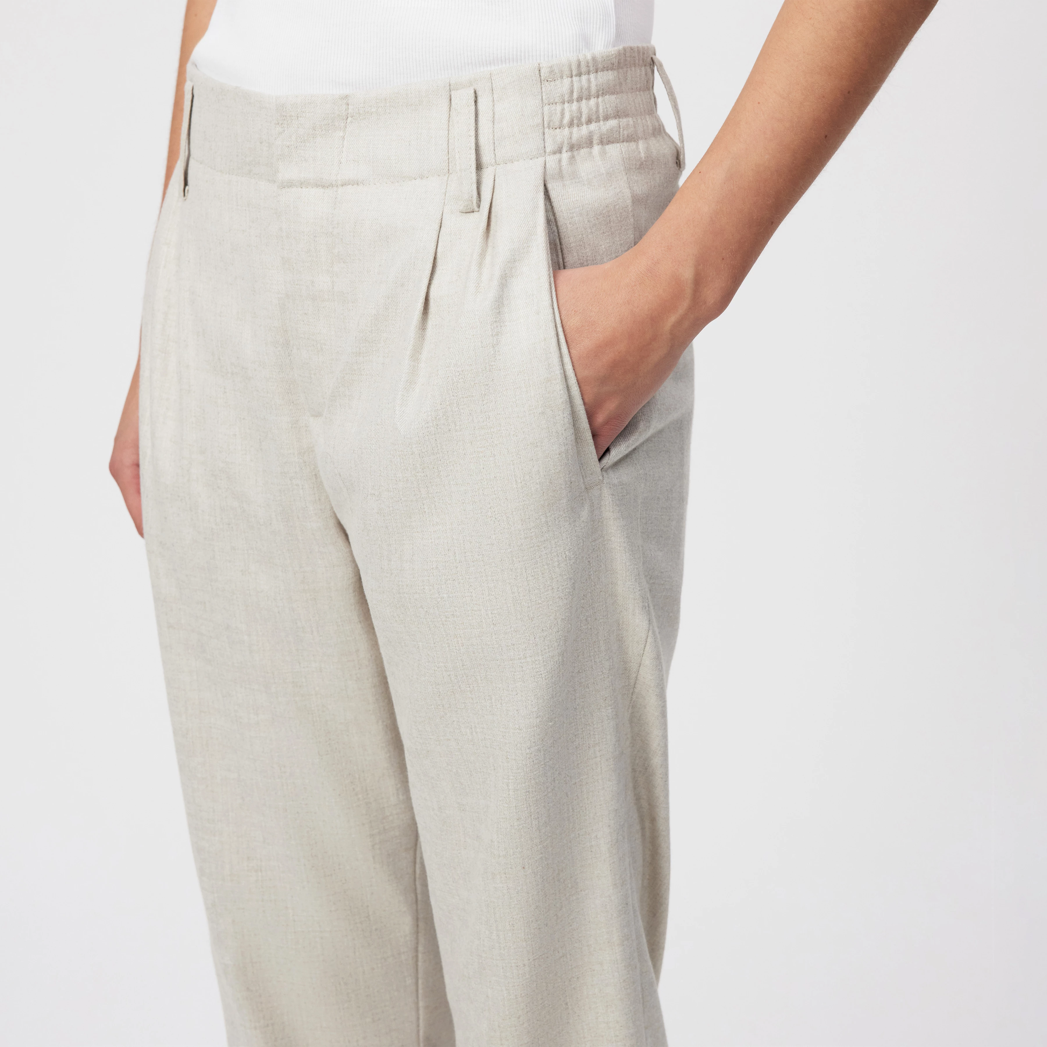 DISPATCH_0 - Pleated trousers in soft flannel - women - beige - Detailansicht am Model