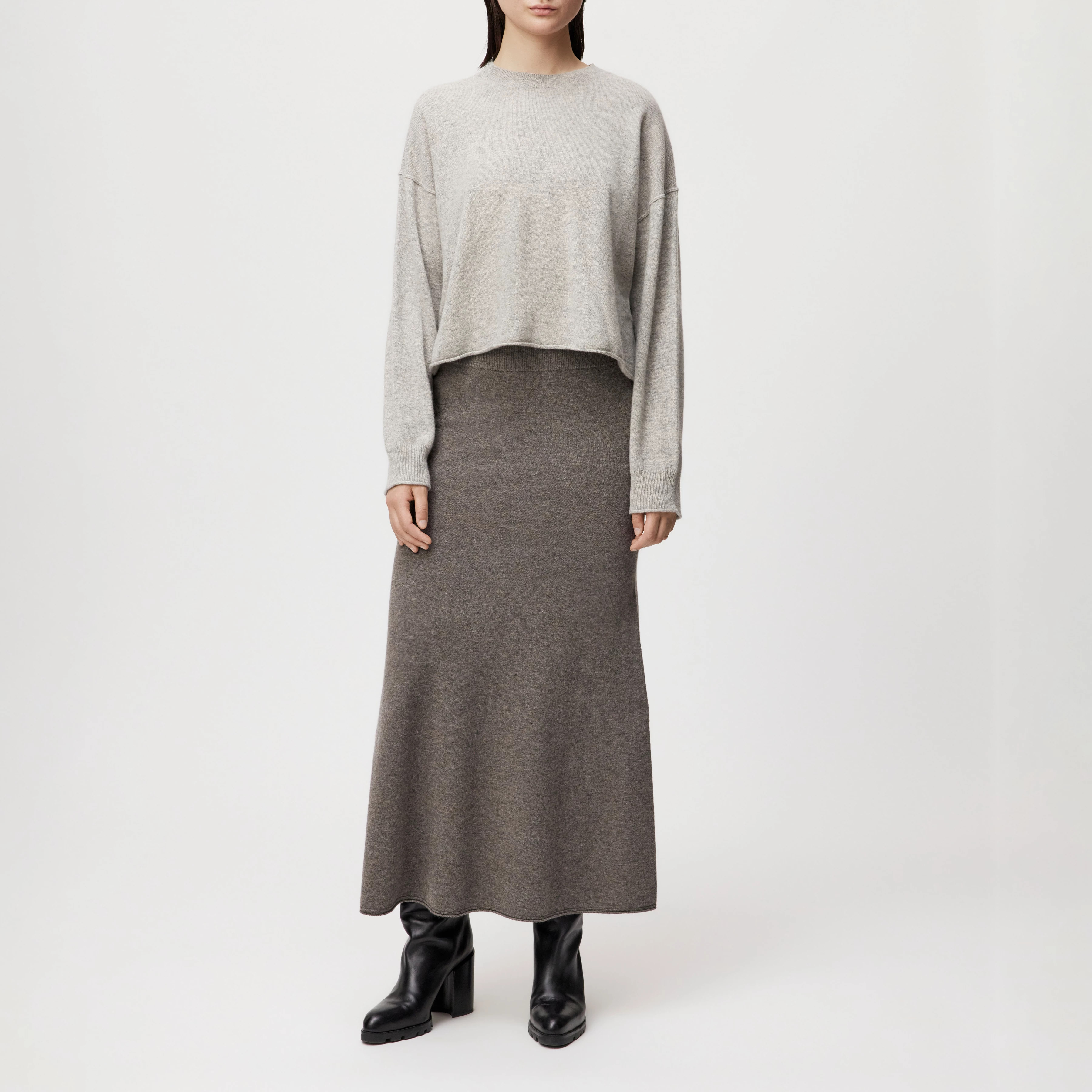 MALESE - Verkürzter Pullover in 100% Kaschmir - Damen - beige - Ganzkörper-Frontansicht