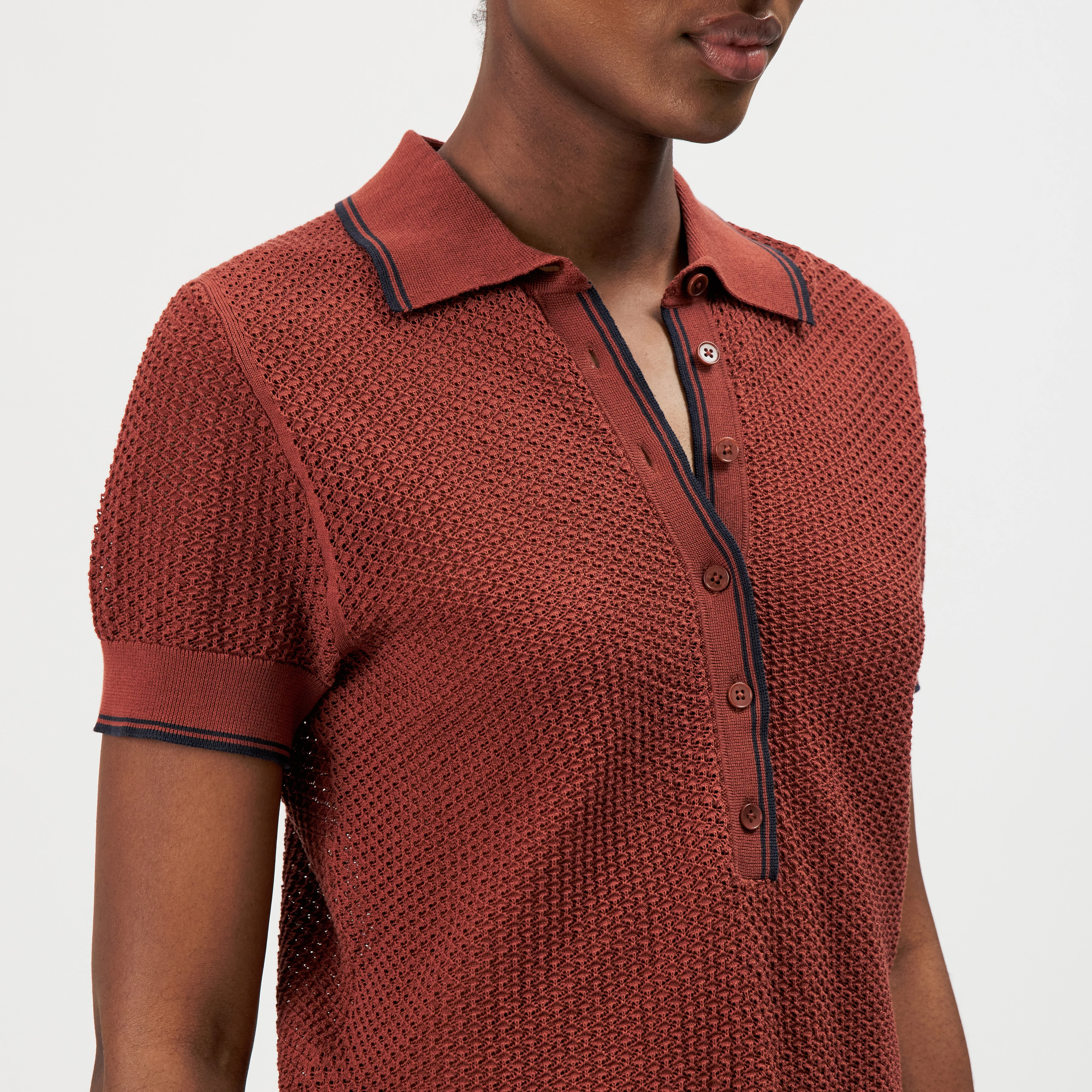 MEROPE - Short-sleeve knit polo in pure cotton - women - red - Detailansicht am Model