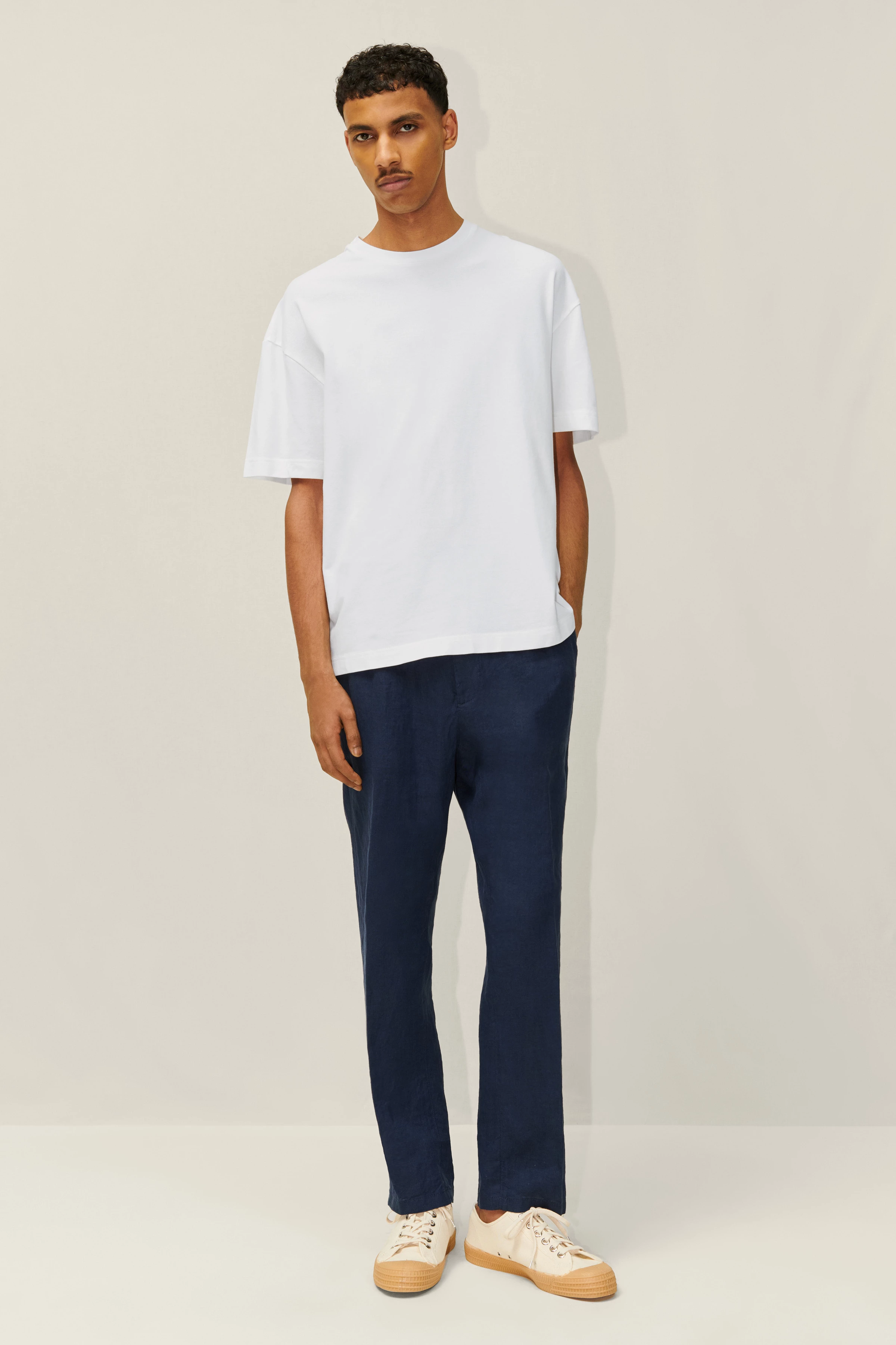 TOMMY - T-Shirt aus Baumwoll-Piqué - Herren - weiß - Ganzkörper-Frontansicht