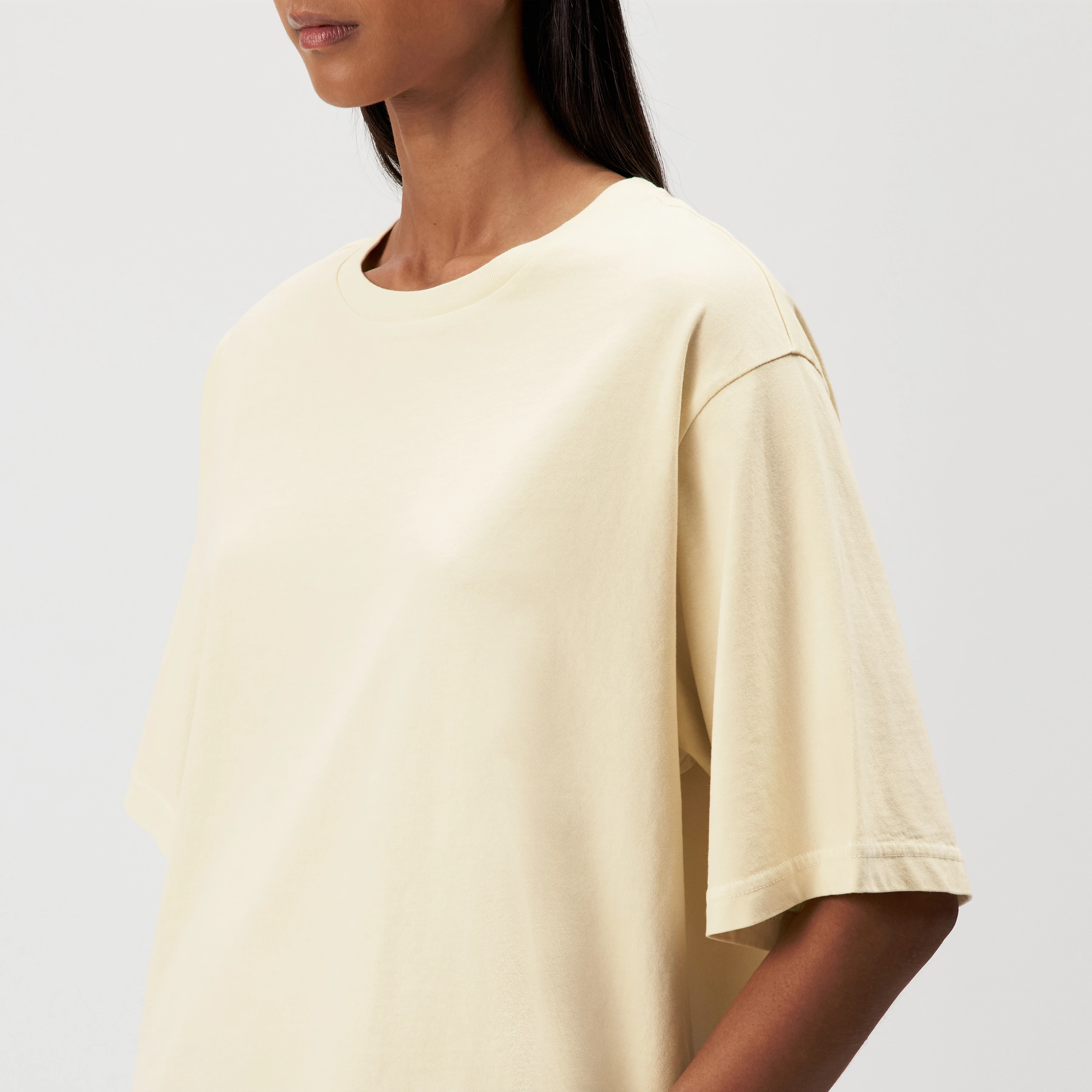 PINARA - T-shirt oversize ample en coton pur - women - jaune - Detailansicht am Model