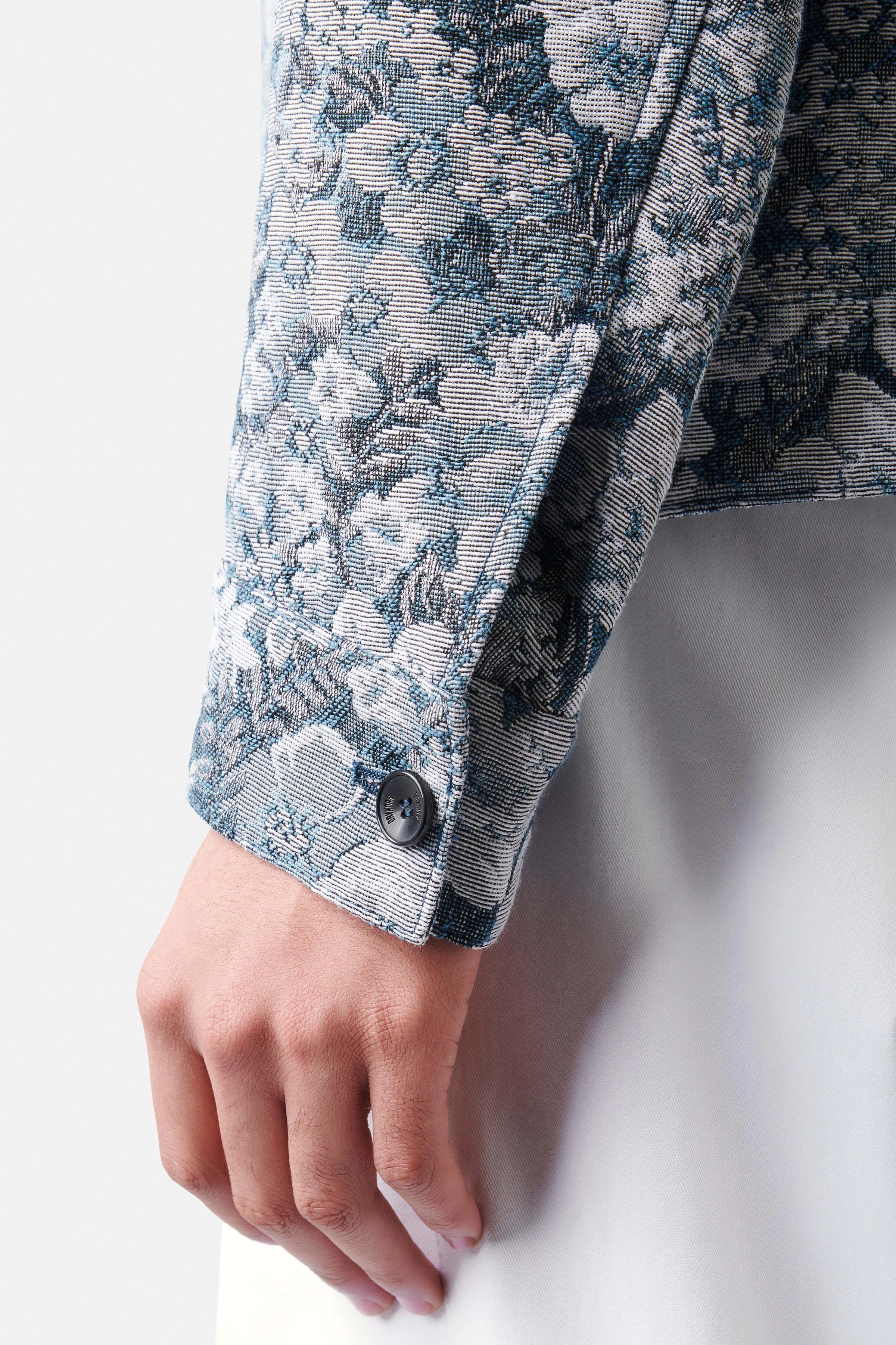 RIKKA - Blouson Jacke in Blumen Jacquard - Herren - blau - Detailansicht am Model