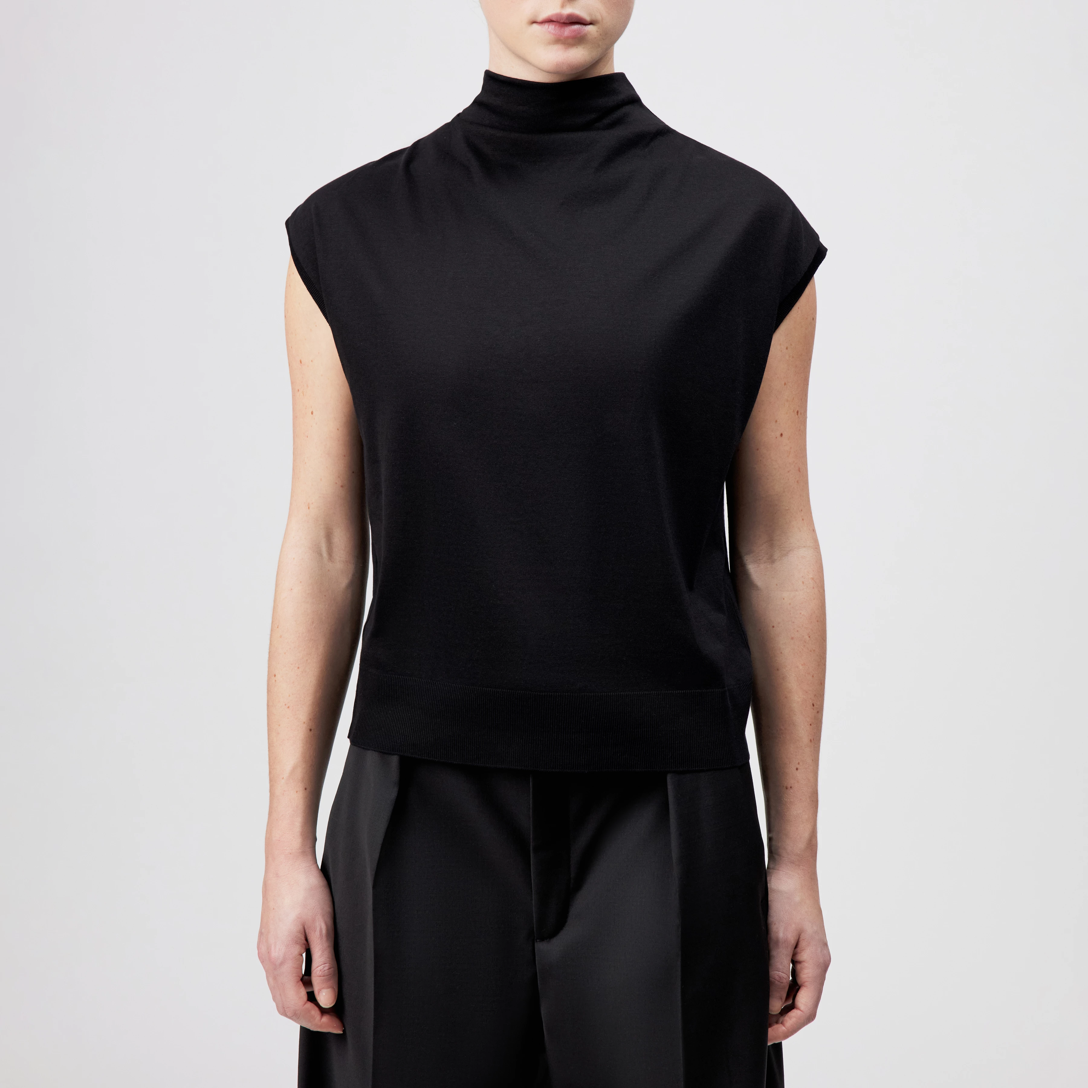 SOLEMNO - T-shirt with cowl neck in lyocell blend - women - black - Frontansicht