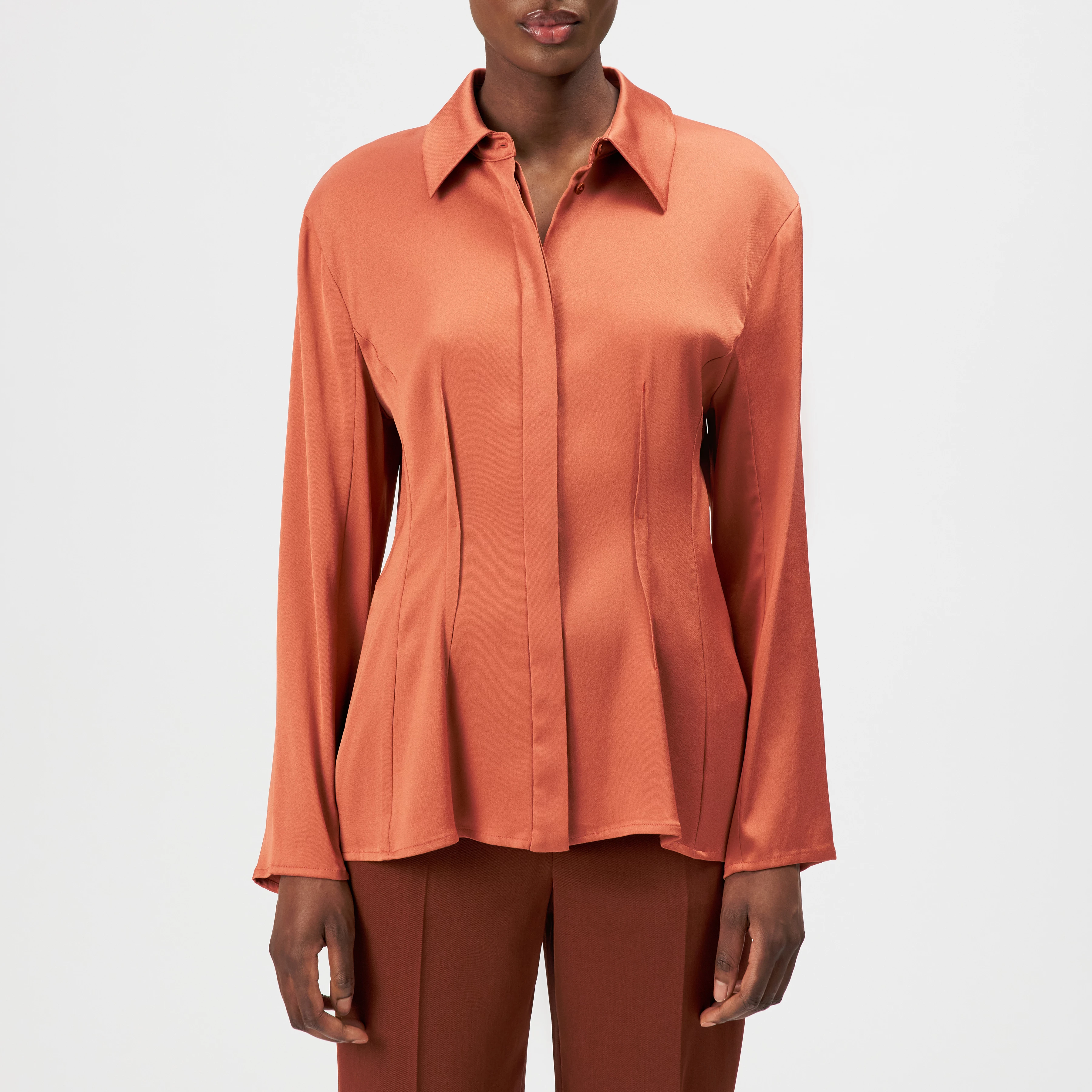 JASIRA - Chemisier cintré en satin fluide - women - orange - Frontansicht