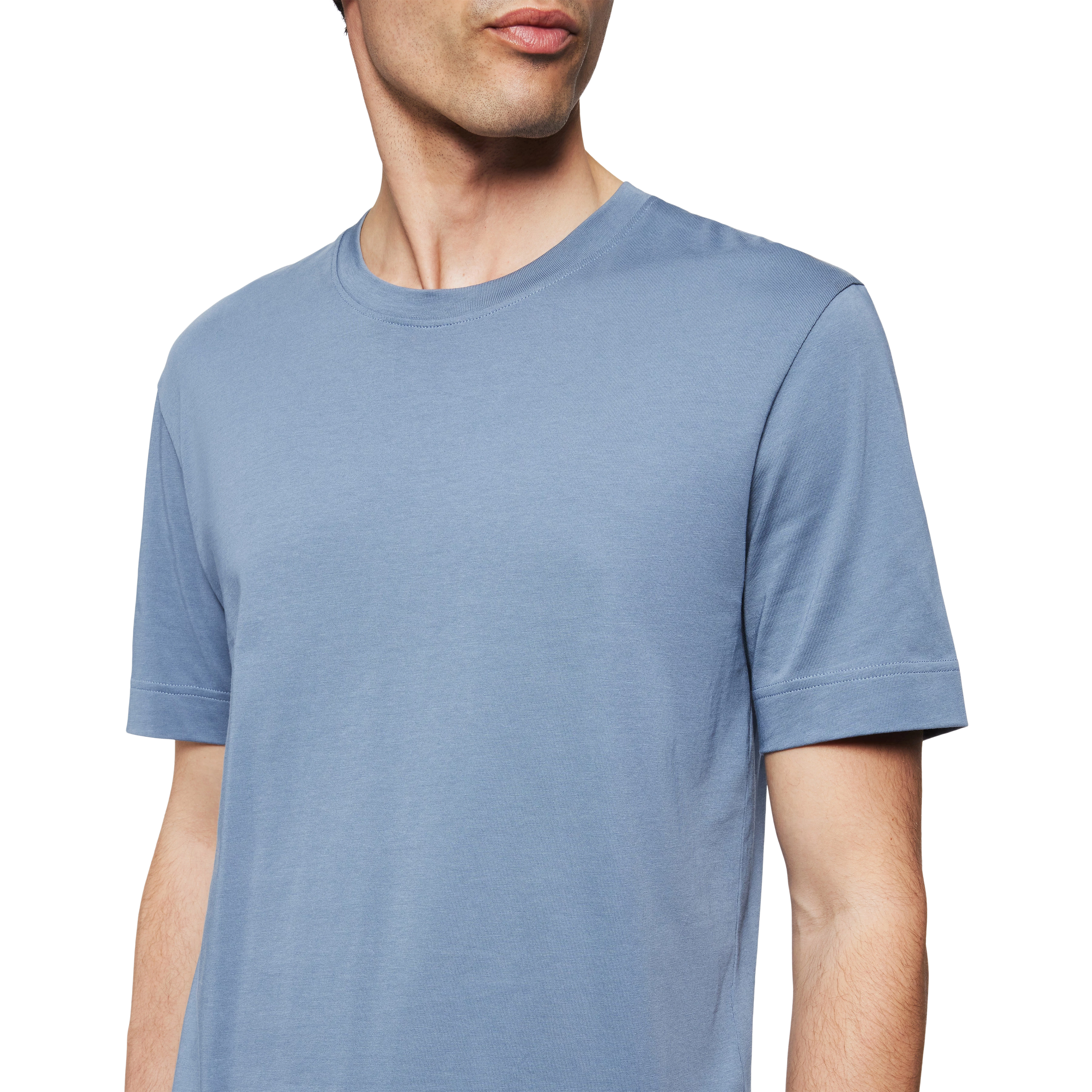 RAPHAEL - T-Shirt in reiner Baumwolle - Herren - blau - Detailansicht am Model