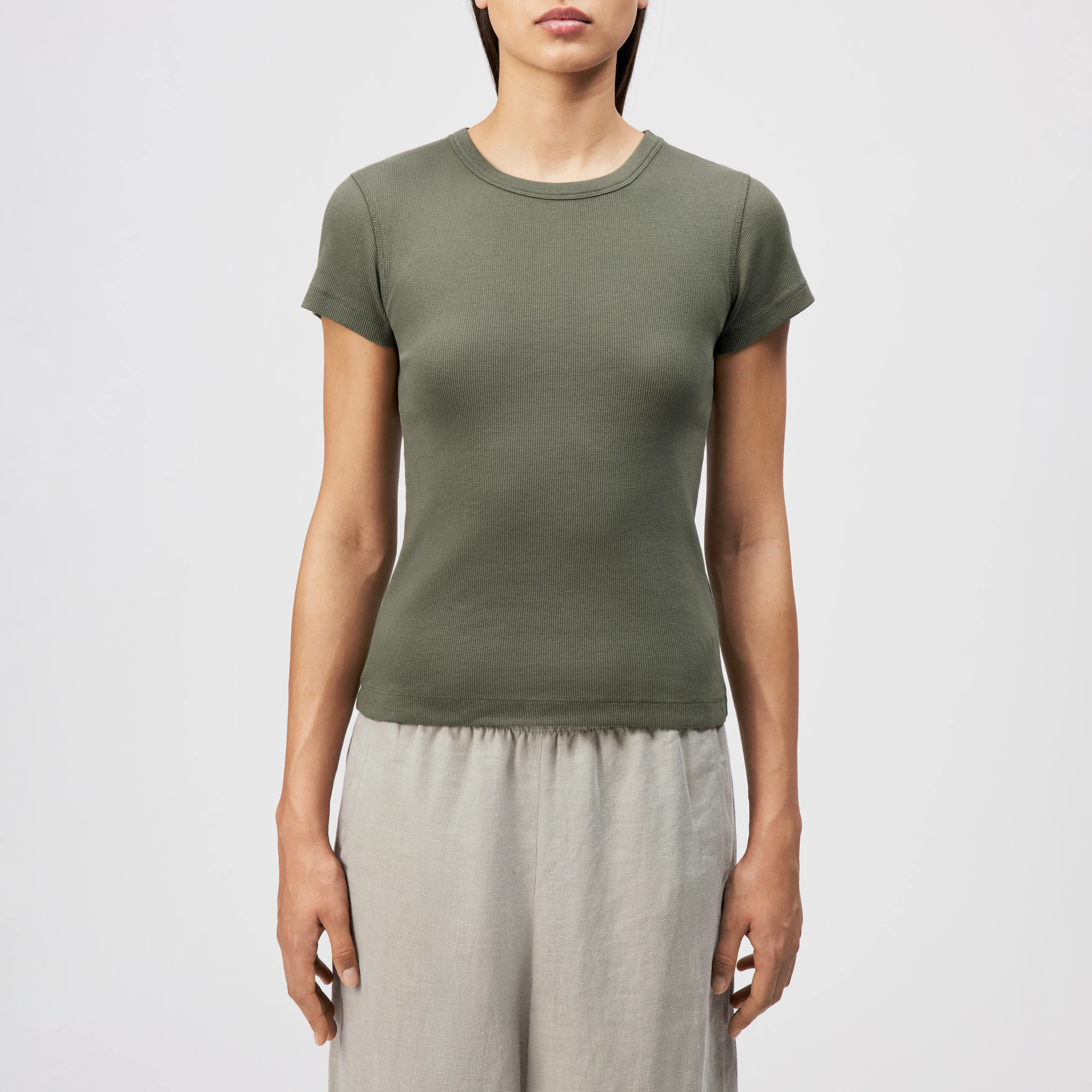 KOALE - Schmales T-Shirt in Baumwoll-Rippe - Damen - grün - Frontansicht