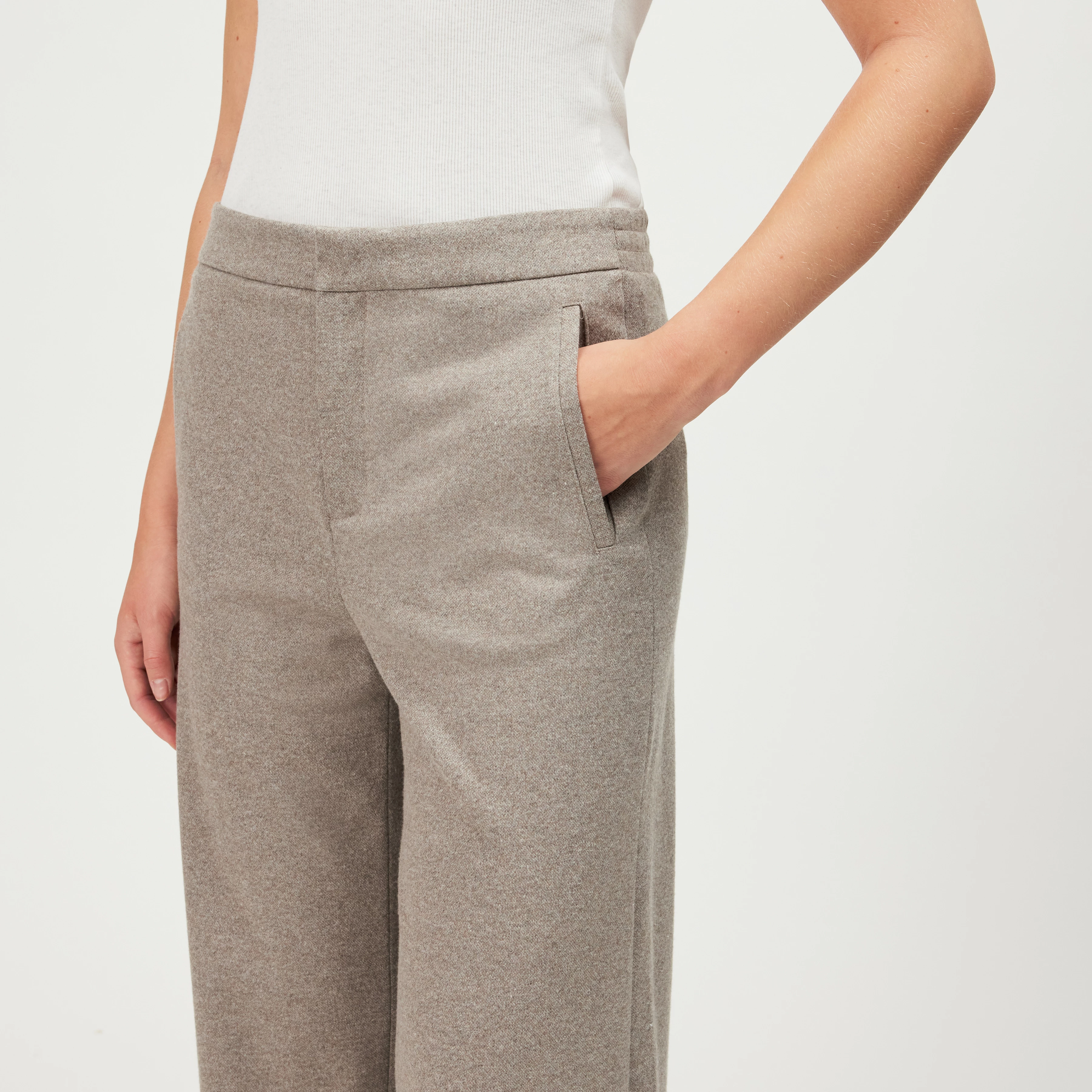 FAE_0 - Pantalon jersey coupe barrel-leg - women - beige - Detailansicht am Model