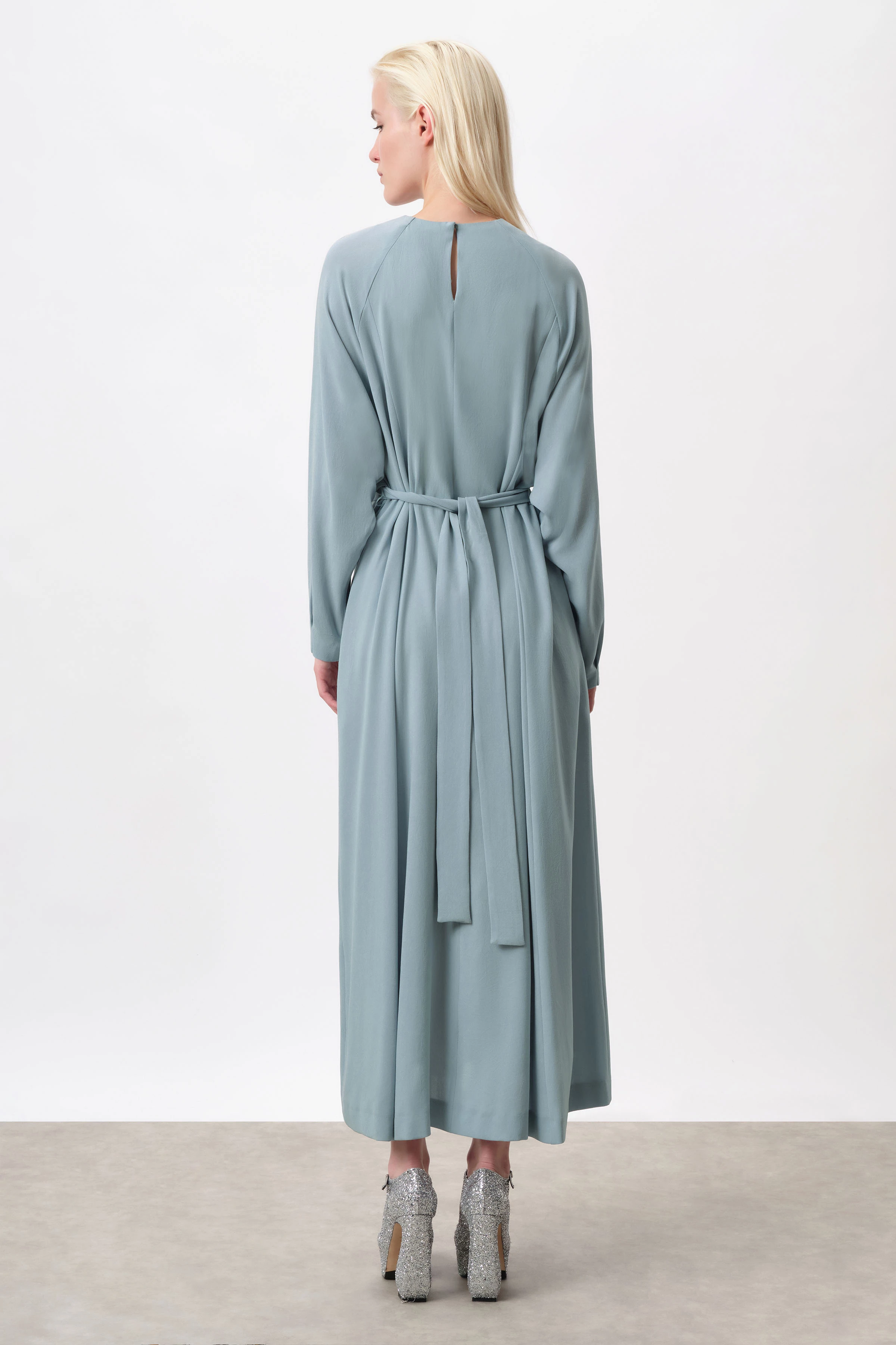 KAROYA - Kleid mit Raglanärmel und Bindegürtel in hochwertigem Crepe - Damen - blau - Rückansicht