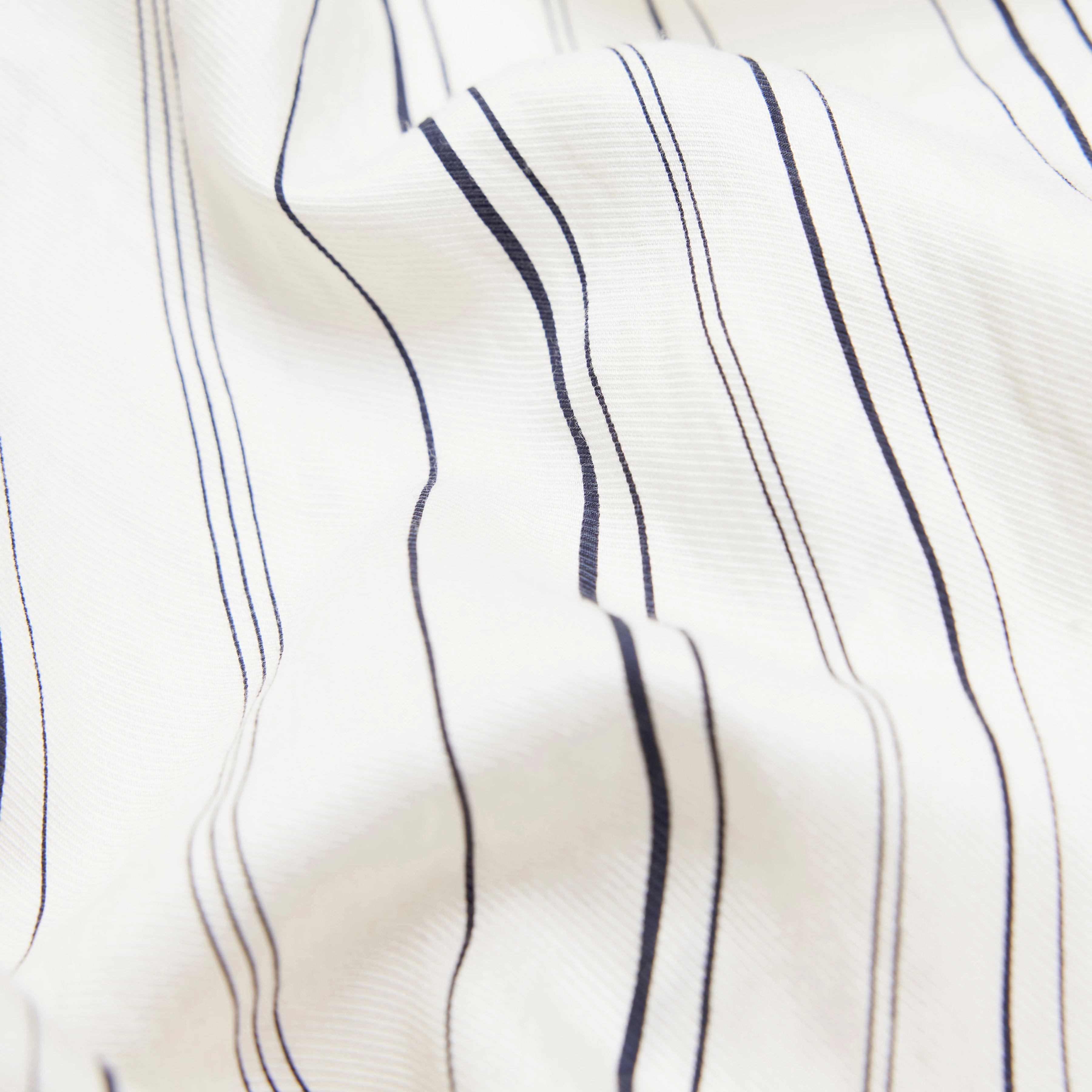 LYNDARA - Casual shirt blouse in viscose blend - women - off white - Materialbild (B2C)