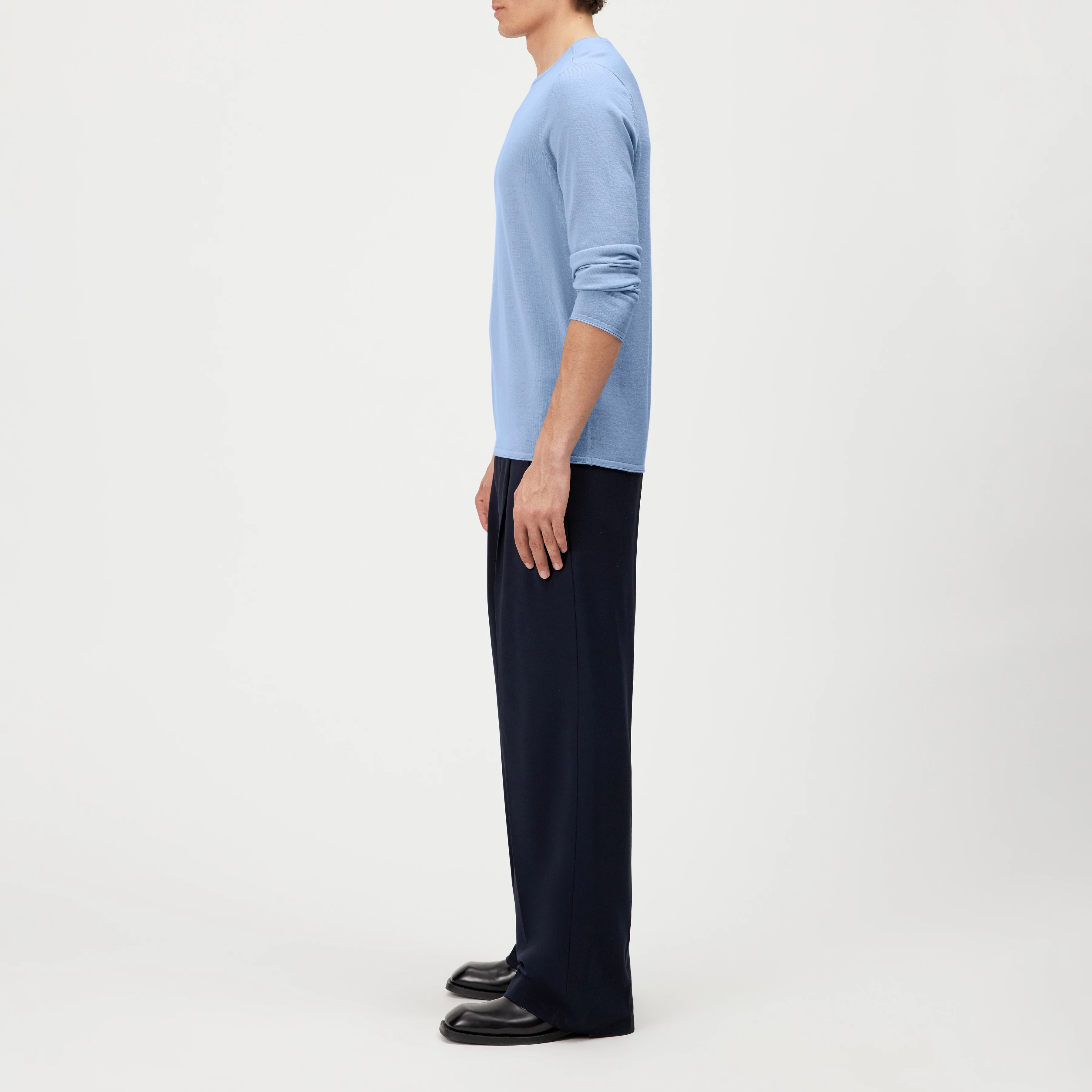 RIKONO - Fine merino wool knitted jumper - men - blue - Seitenansicht