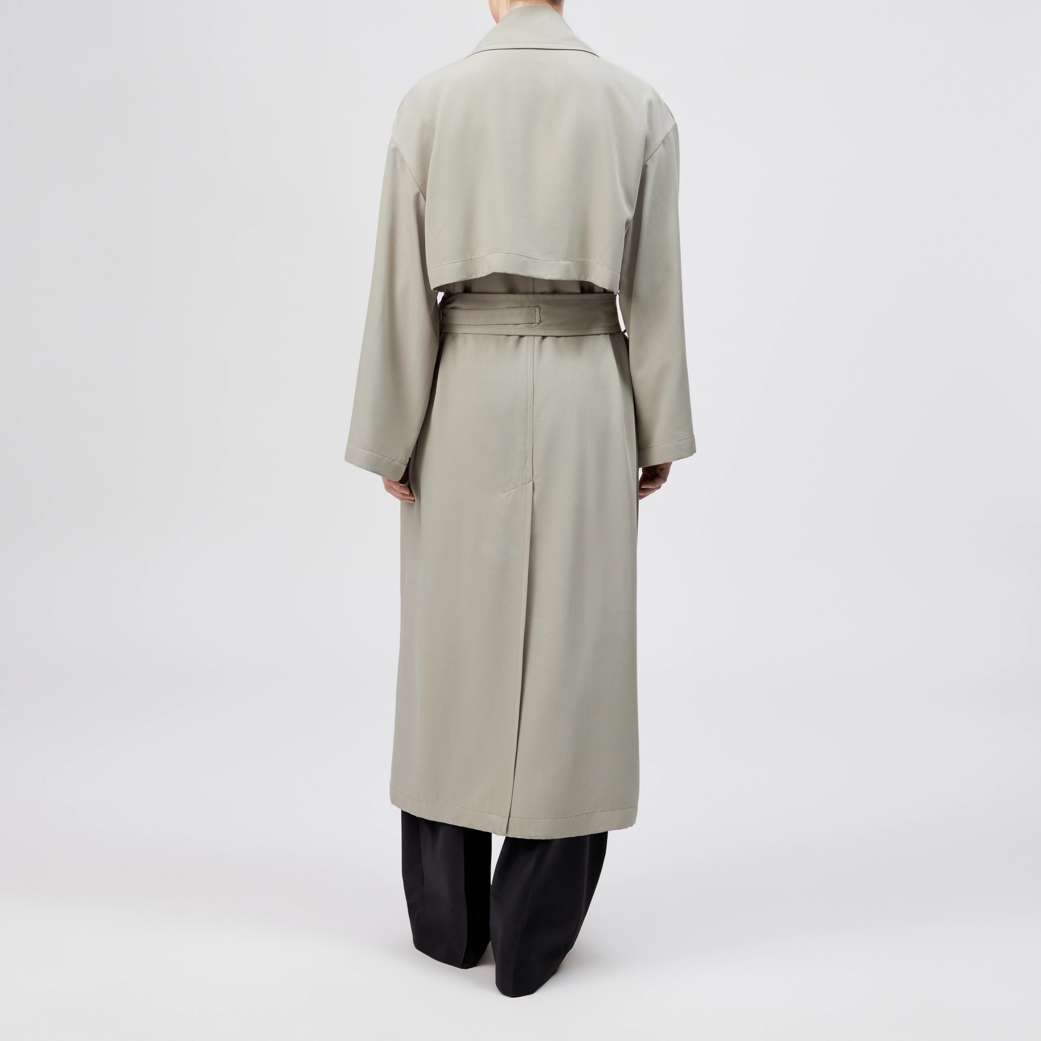 AVETON - Relaxed fit coat in flowing twill. - women - beige - Rückansicht