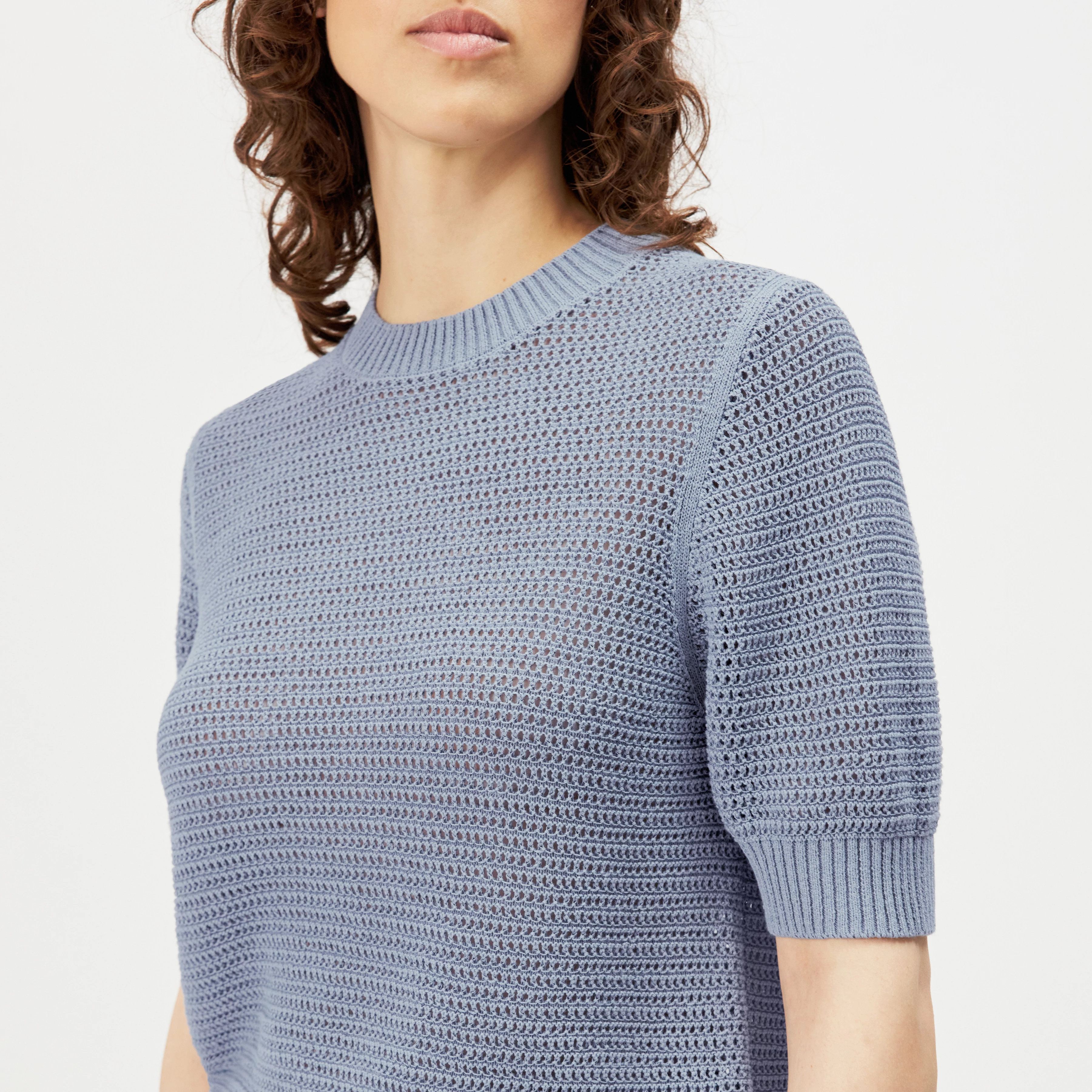 SANIDY - Chunky knit short sleeve in cotton blend - women - blue - Detailansicht am Model