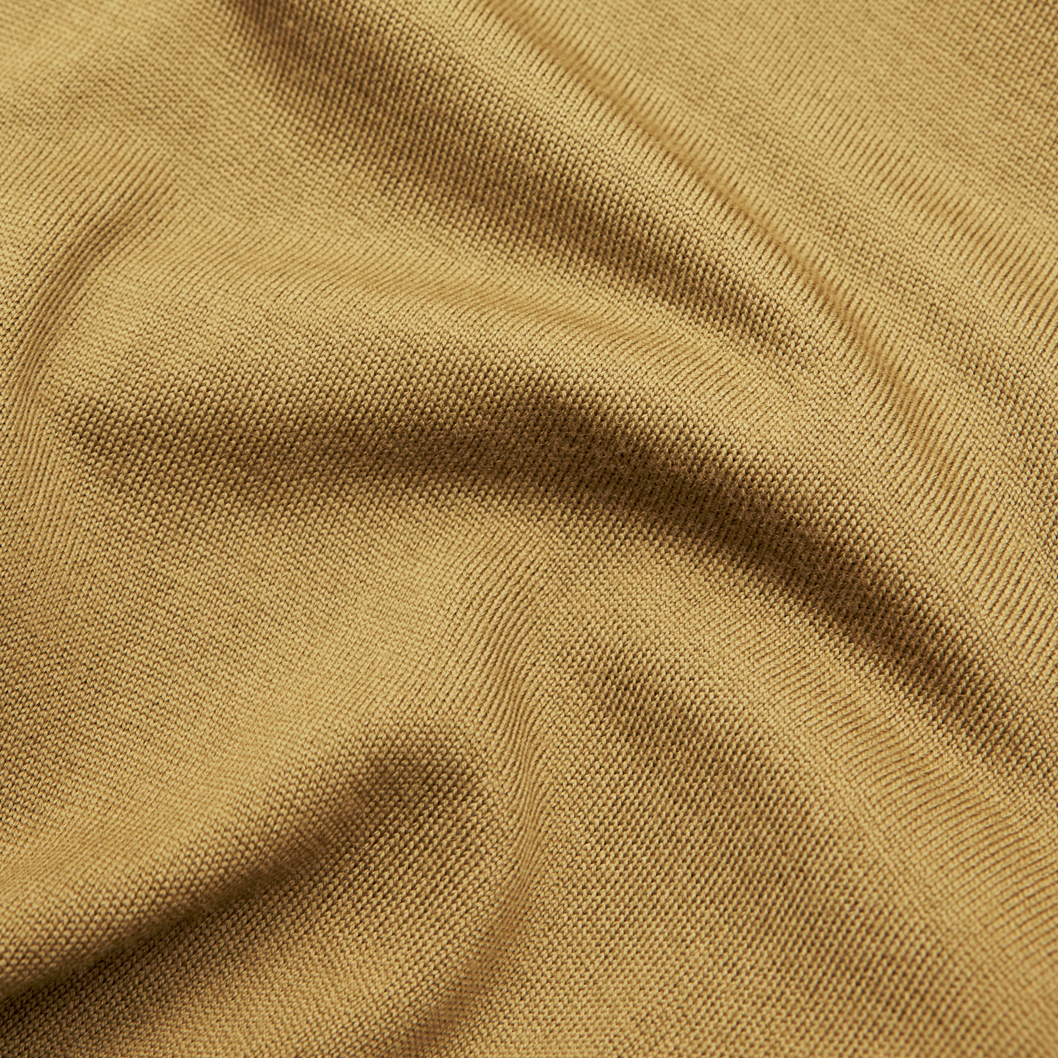 JOEY - Turtleneck jumper in 100% merino wool - men - yellow - Materialbild (B2C)