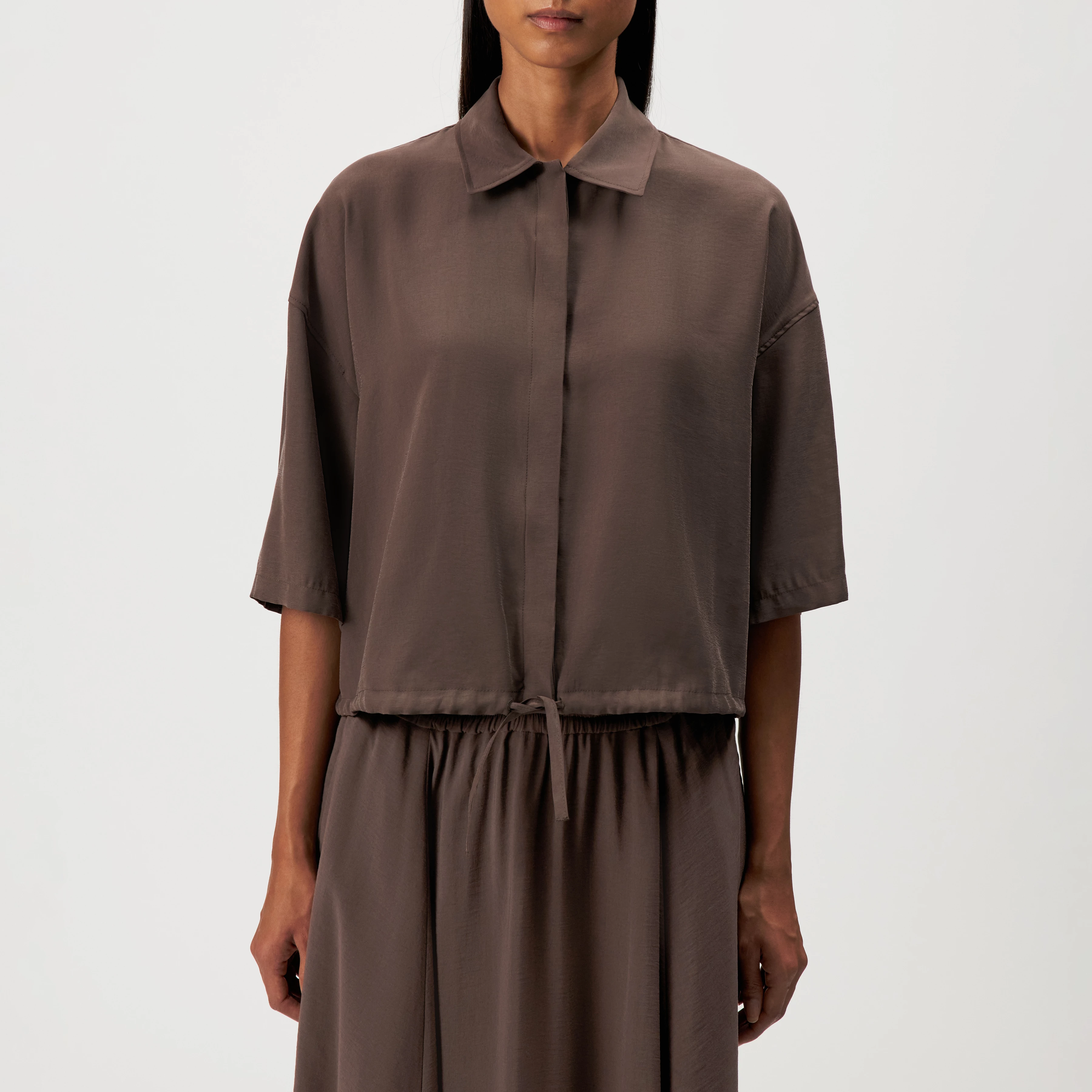 LAINAY - Cropped shirt blouse in fluid twill - women - brown - Frontansicht