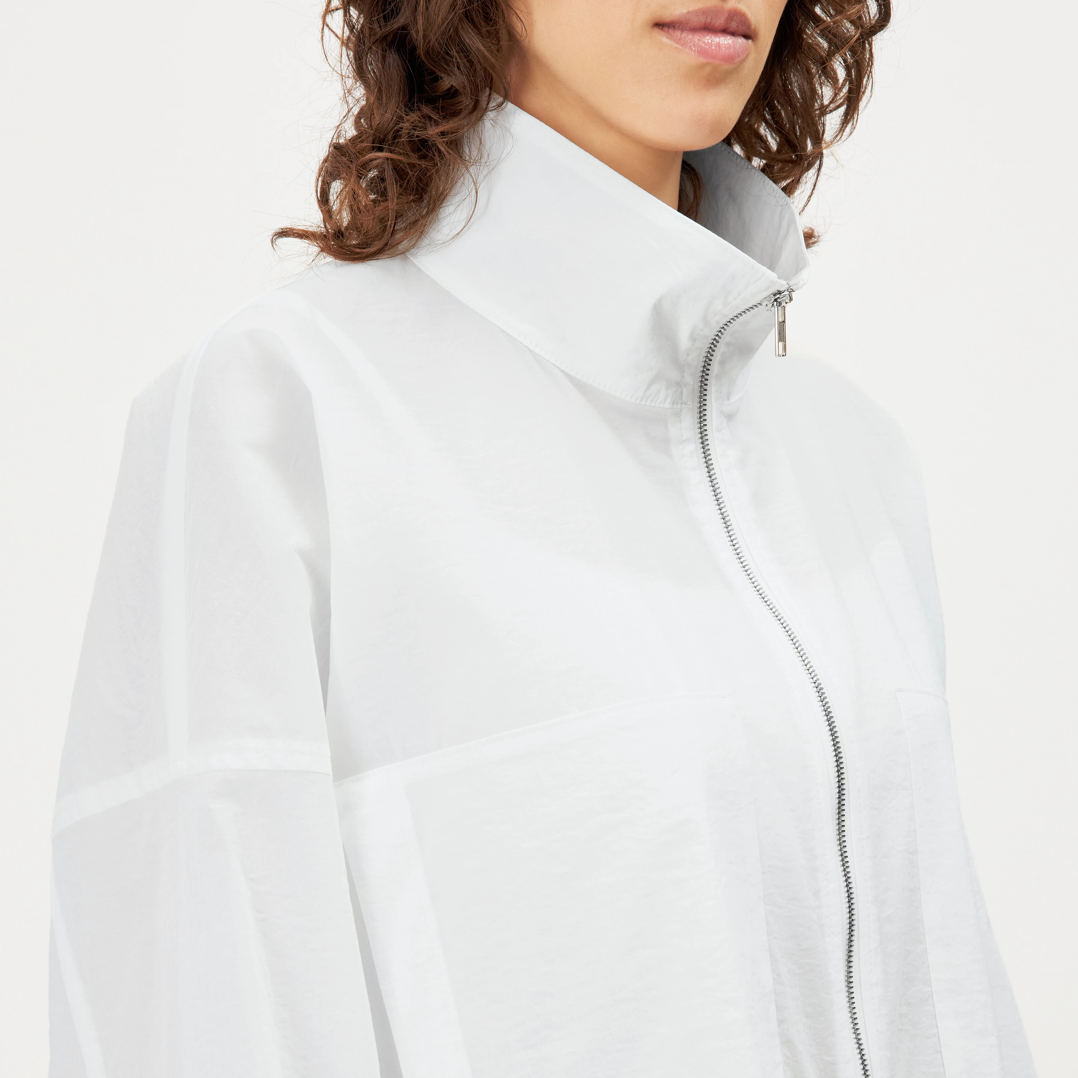 ELSTOW_1 - Oversized jacket made of techno fabric - women - off white - Detailansicht am Model