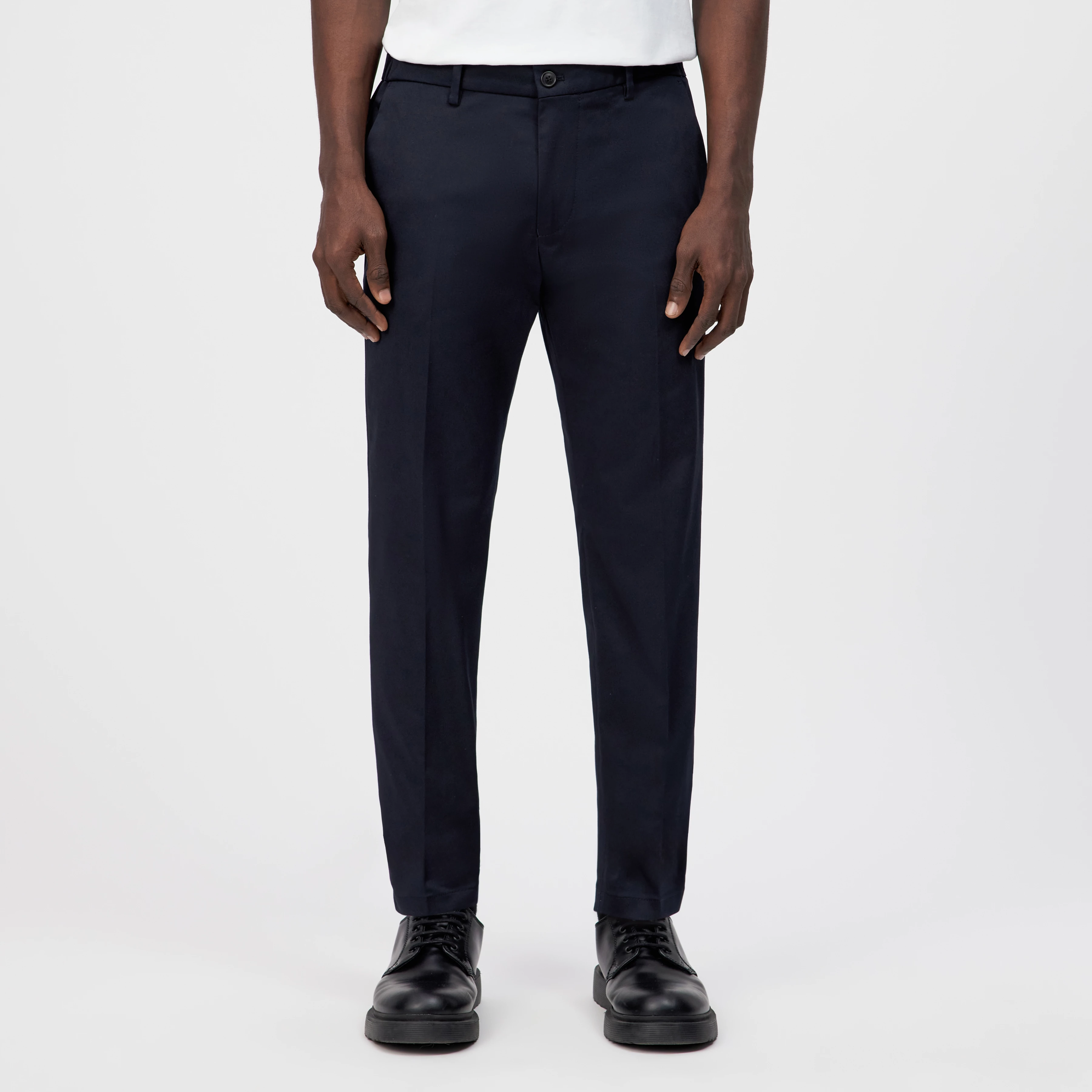 AJEND - Pantalon confectionné en gabardine de coton - men - bleu - Frontansicht