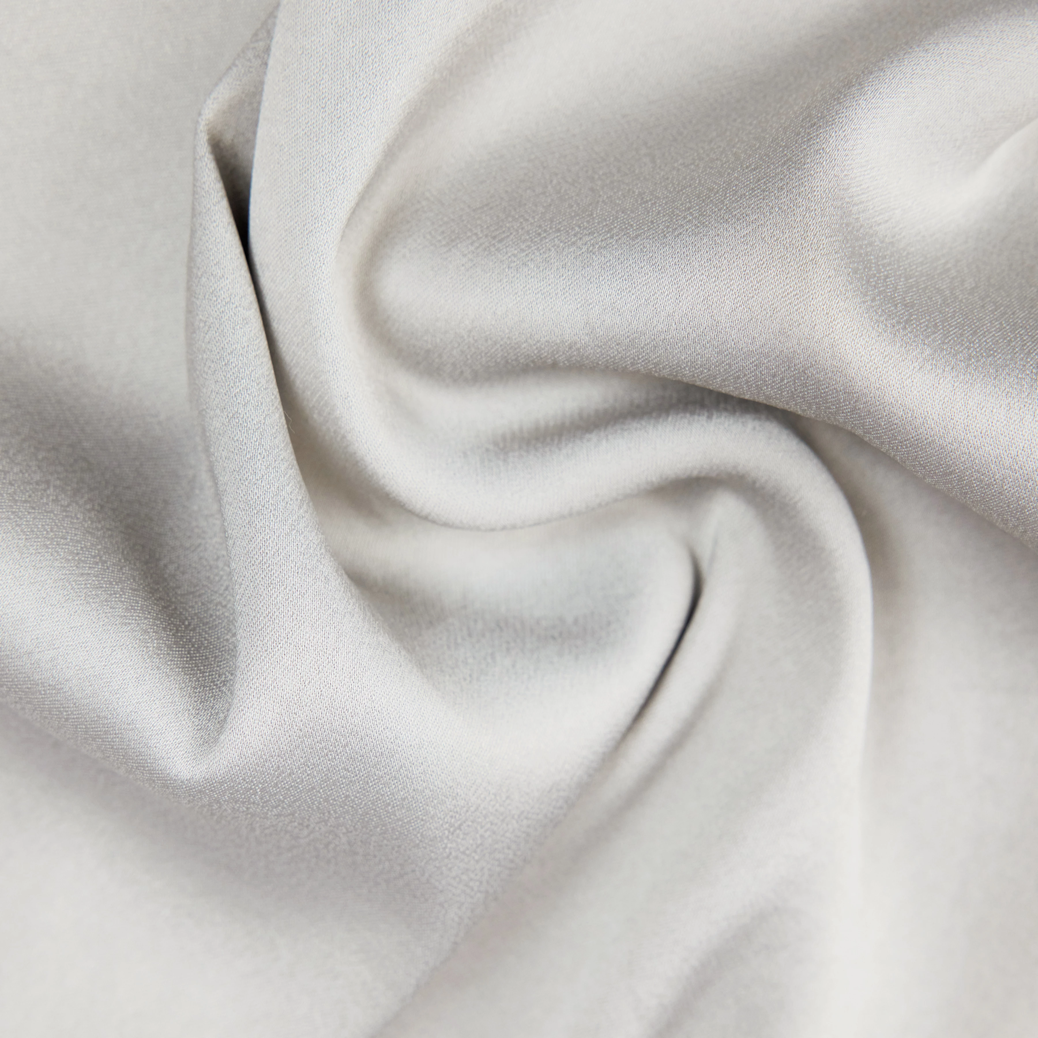 IDONEA - Mid-length skirt with elasticated waistband in satin - women - grey - Materialbild (B2C)