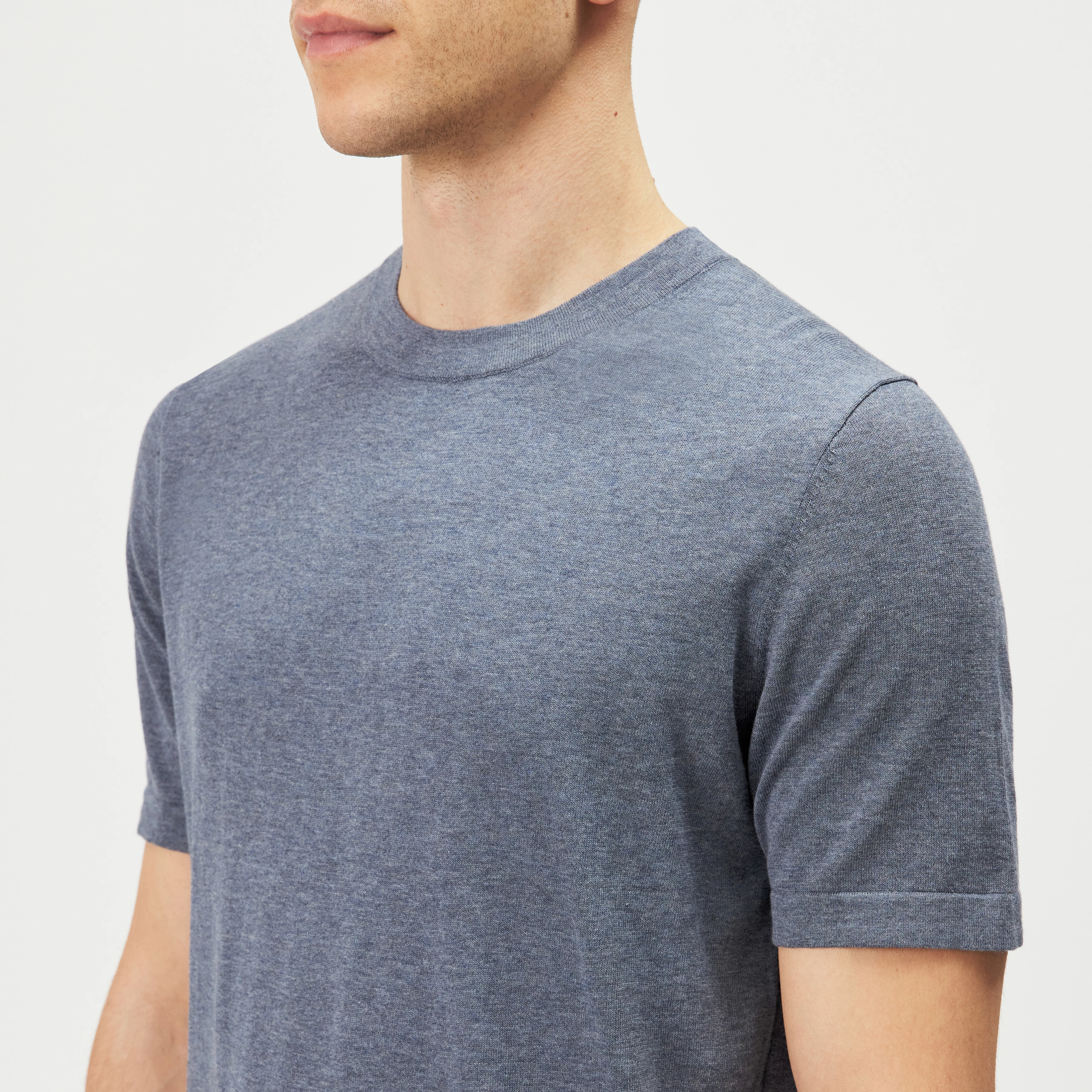 VALENTIN - T-shirt in mercerised cotton - men - blue - Detailansicht am Model