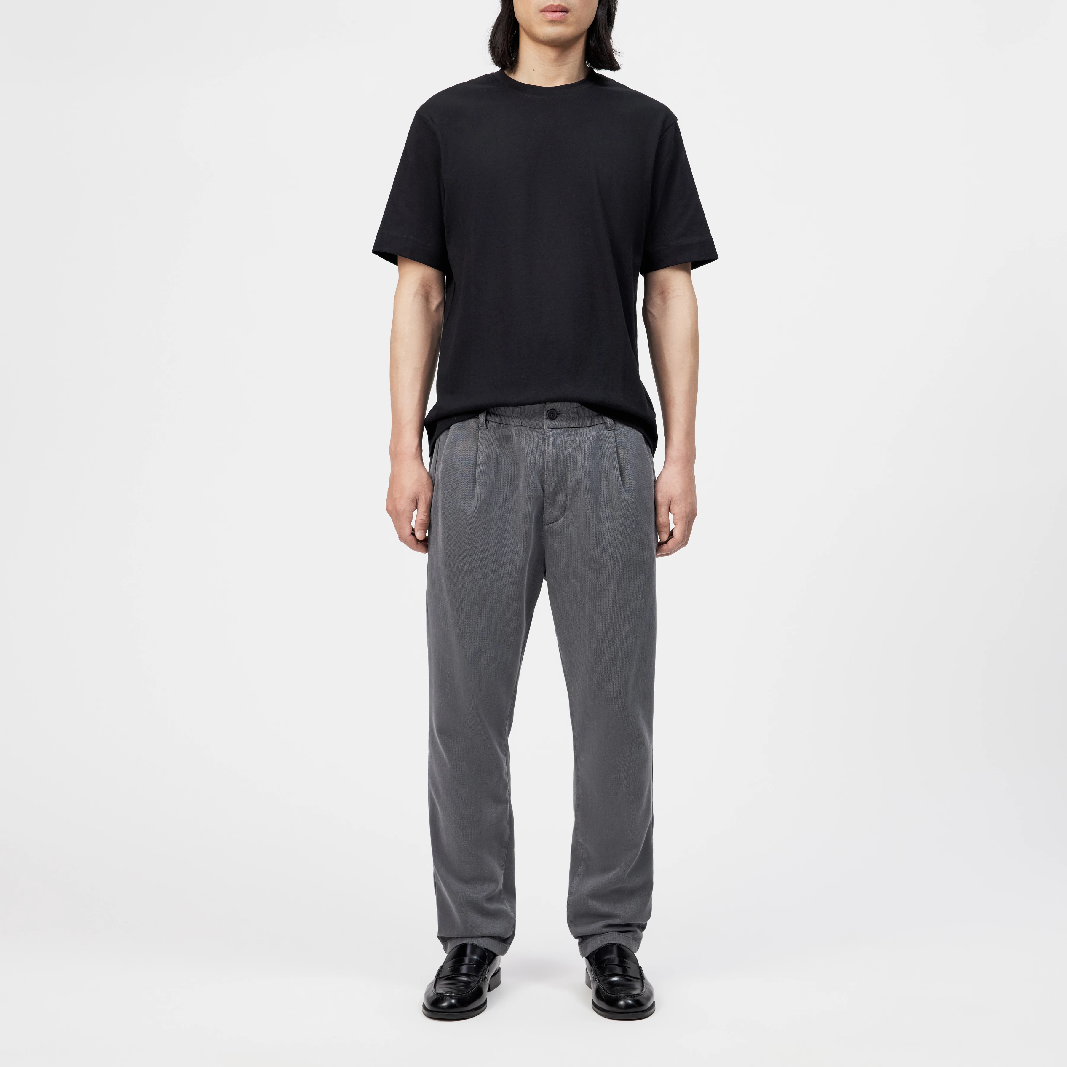 CHASY_RGLR - Casual trousers with pleats in a lyocell-cotton blend - men - grey - Ganzkörper-Frontansicht