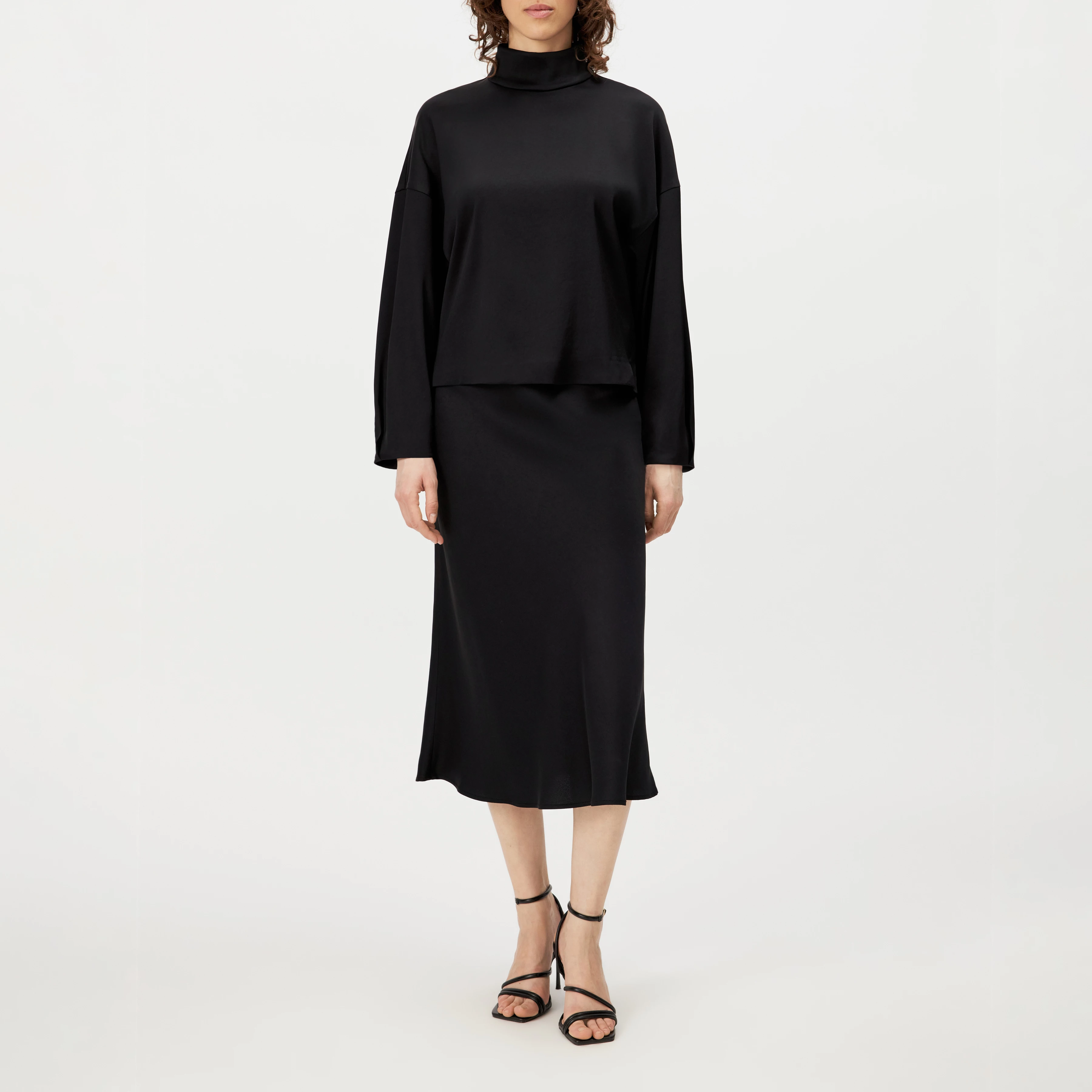 ALVARA - Satin blouse with stand-up collar - women - black - Ganzkörper-Frontansicht
