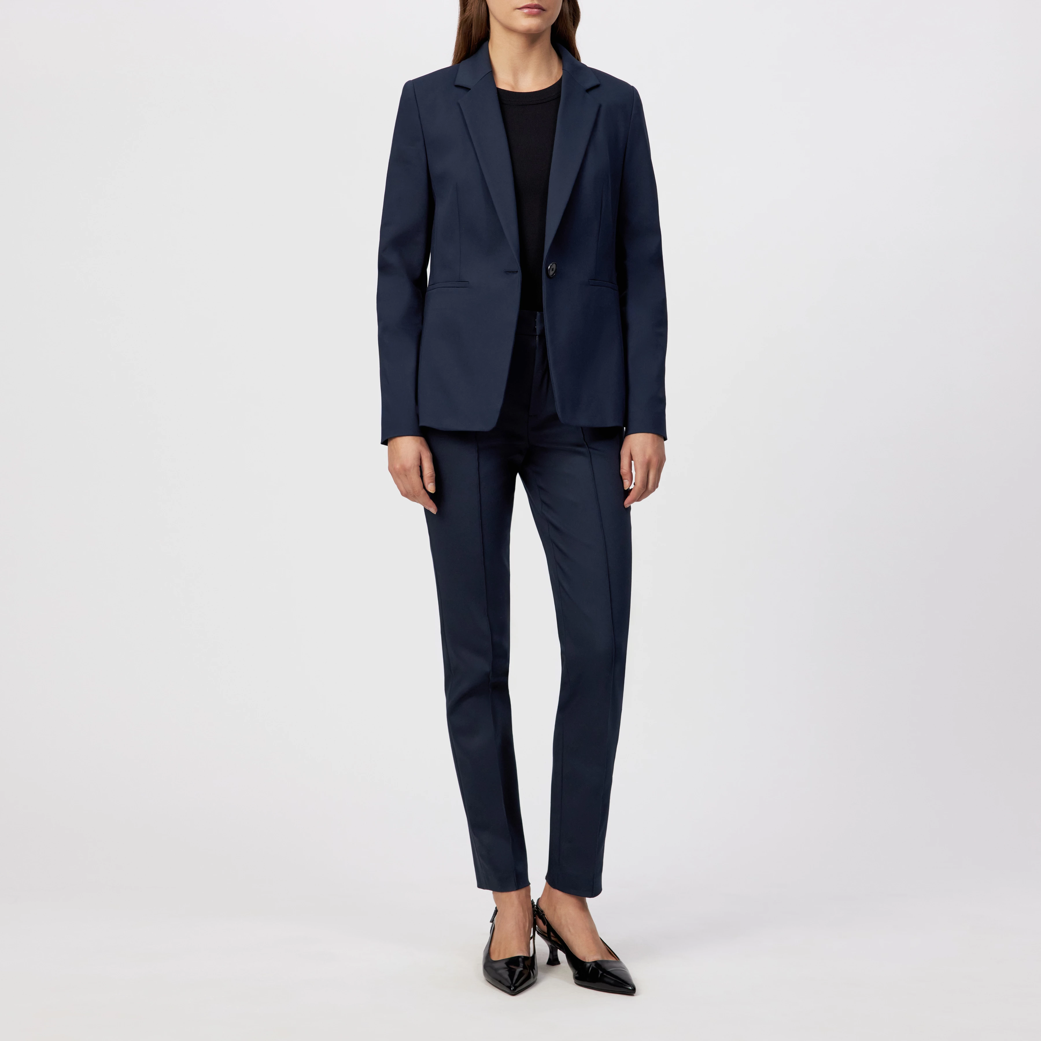 ACT - Schlanke Karotte mit Biese in Technostretch-Satin - Damen - blau - Ganzkörper-Frontansicht