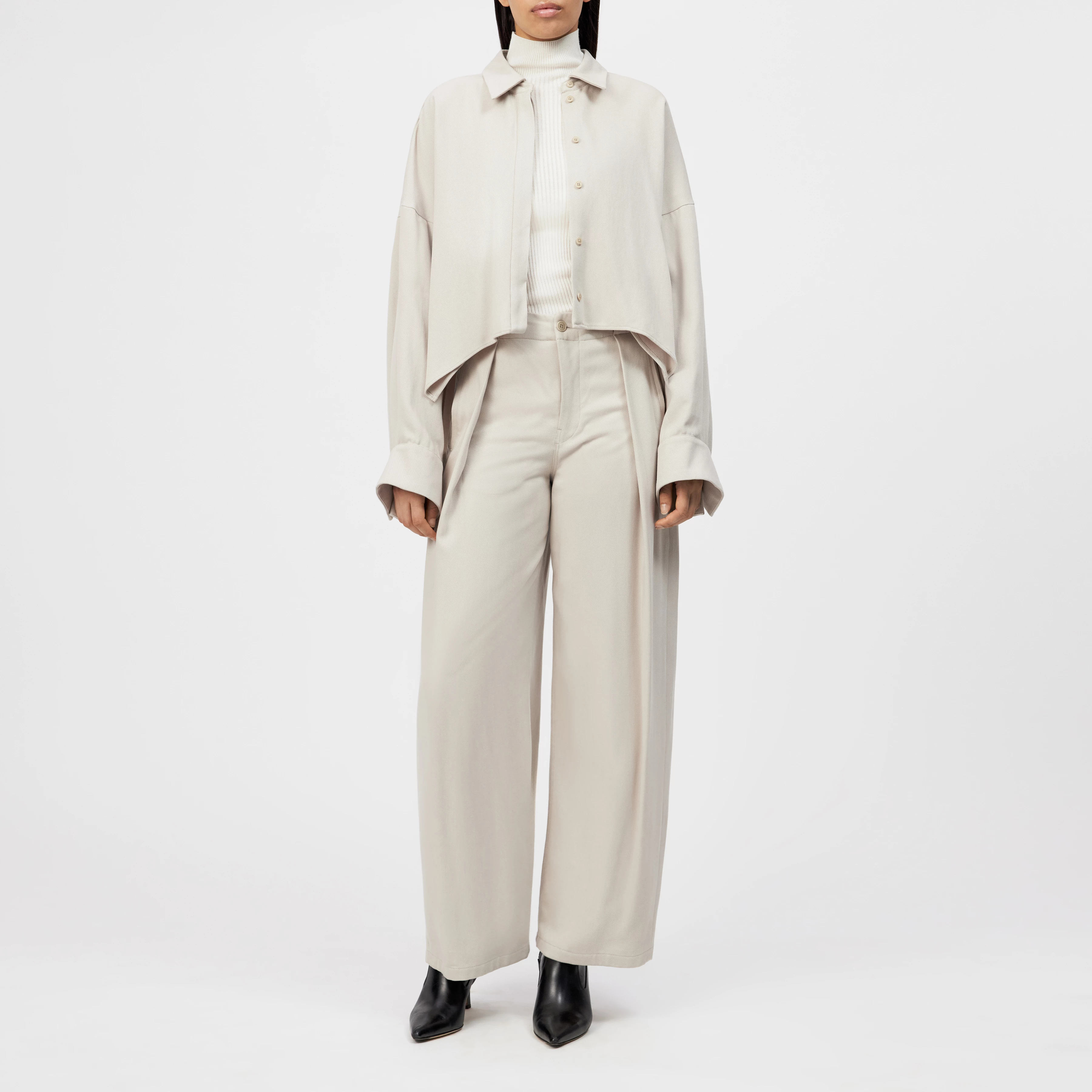 OSHIA - Oversized shirt blouse in lyocell - women - beige - Ganzkörper-Frontansicht