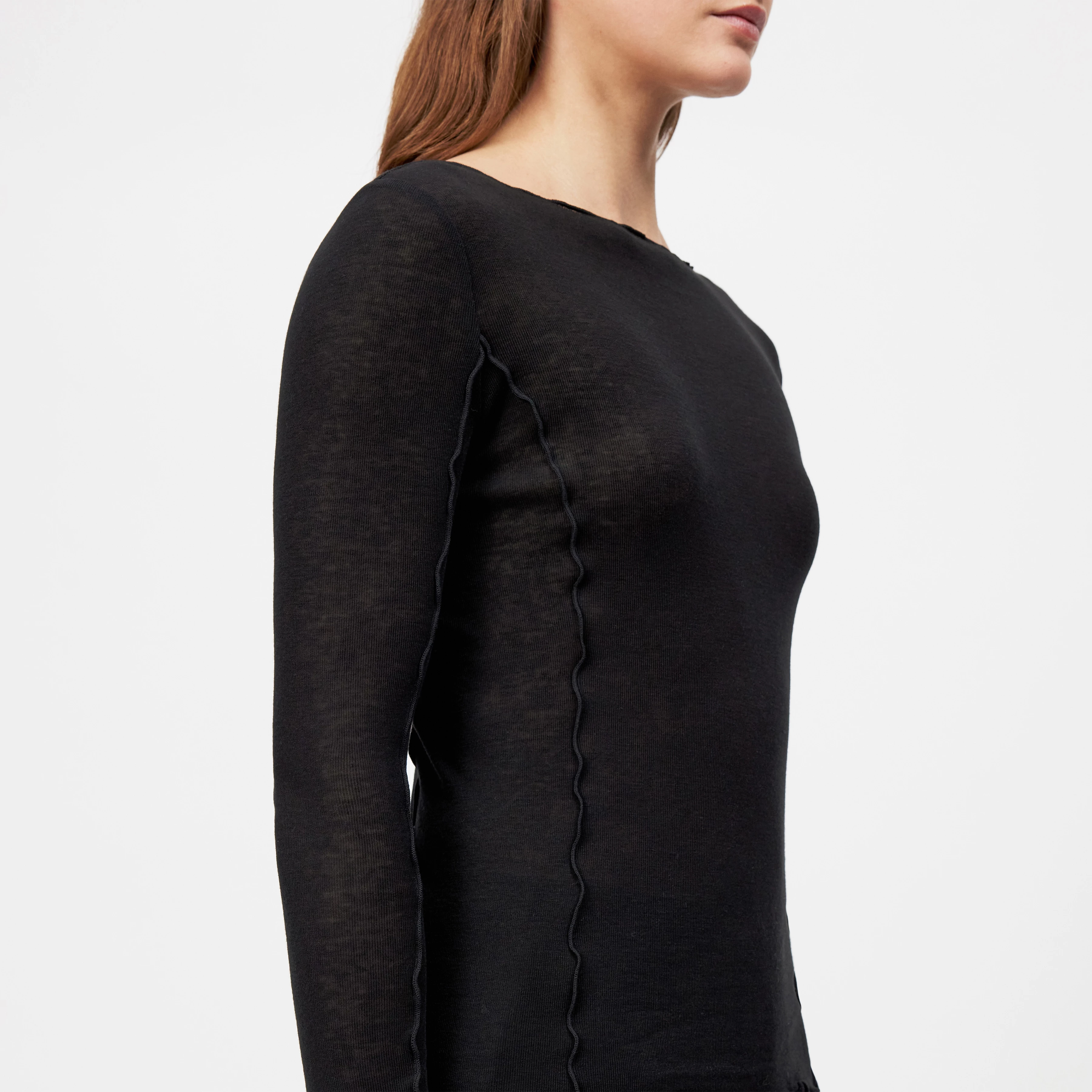 YSARA - Schmales Oberteil in Lyocell-Wolle-Mix - Damen - schwarz - Detailansicht am Model