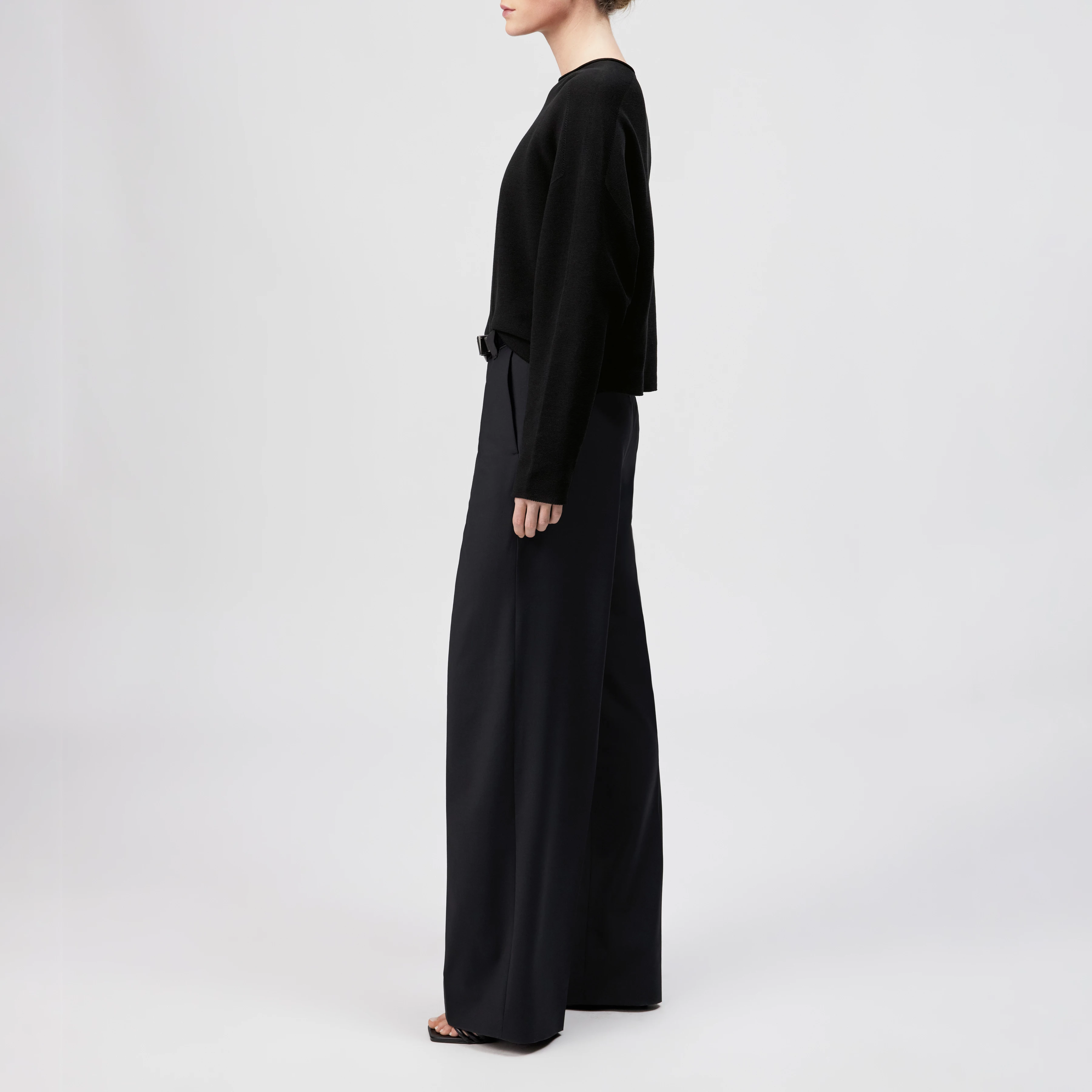 MEAMI - Cropped egg-shape pullover in pure cotton - women - black - Seitenansicht