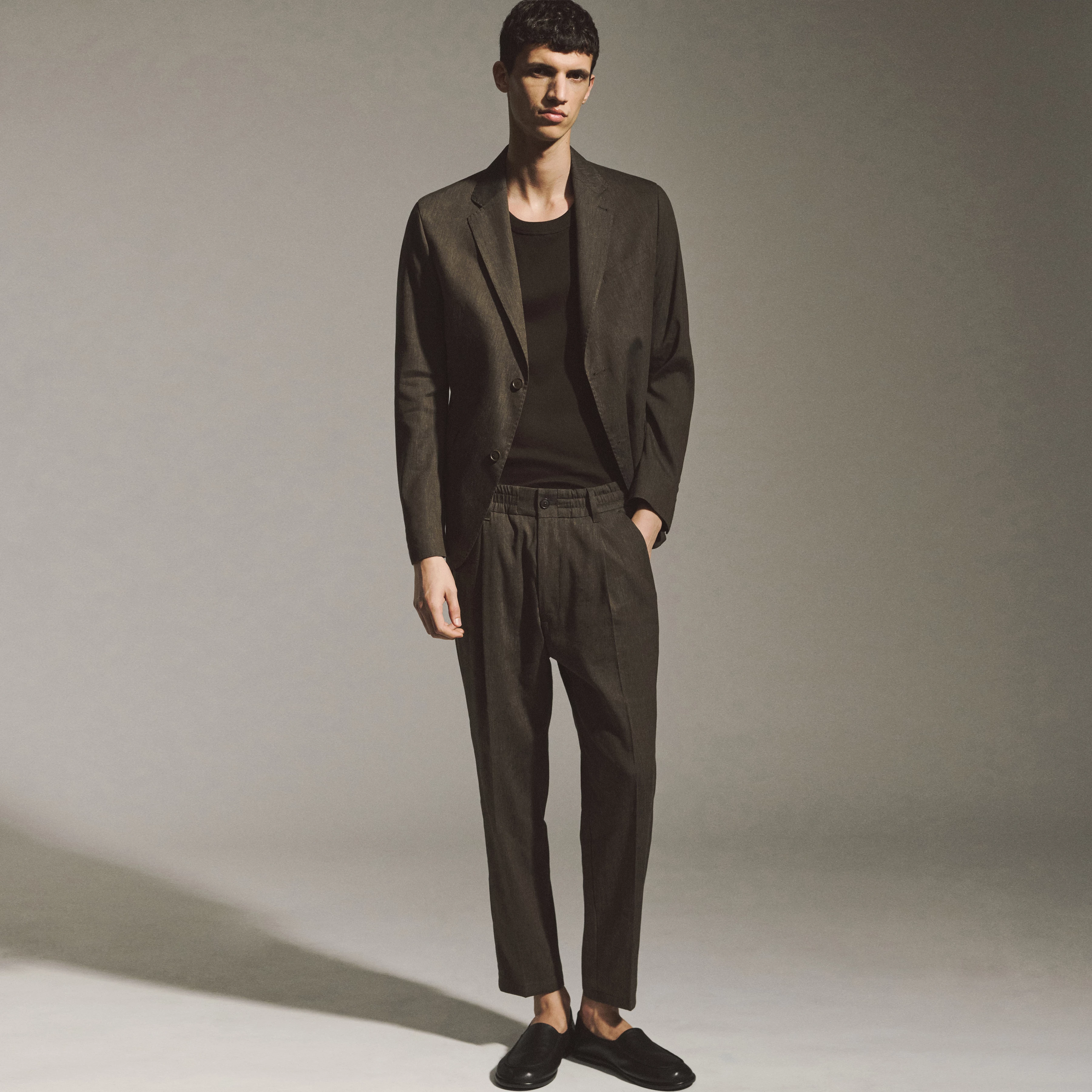 CHASY - Casual pleated trousers in linen mix - men - brown