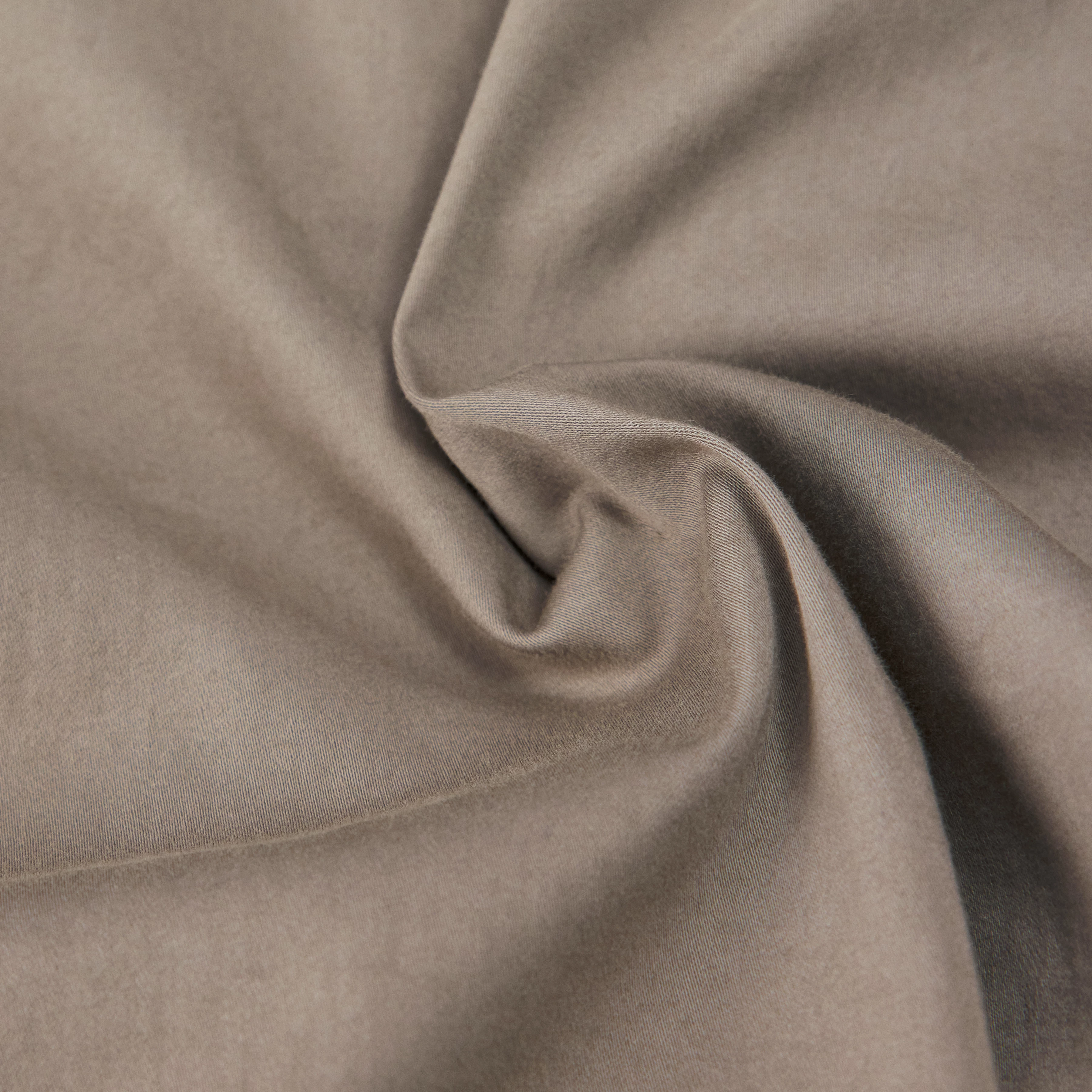 DEGER - Joggers with drawstring waist in satin - men - brown - Materialbild (B2C)