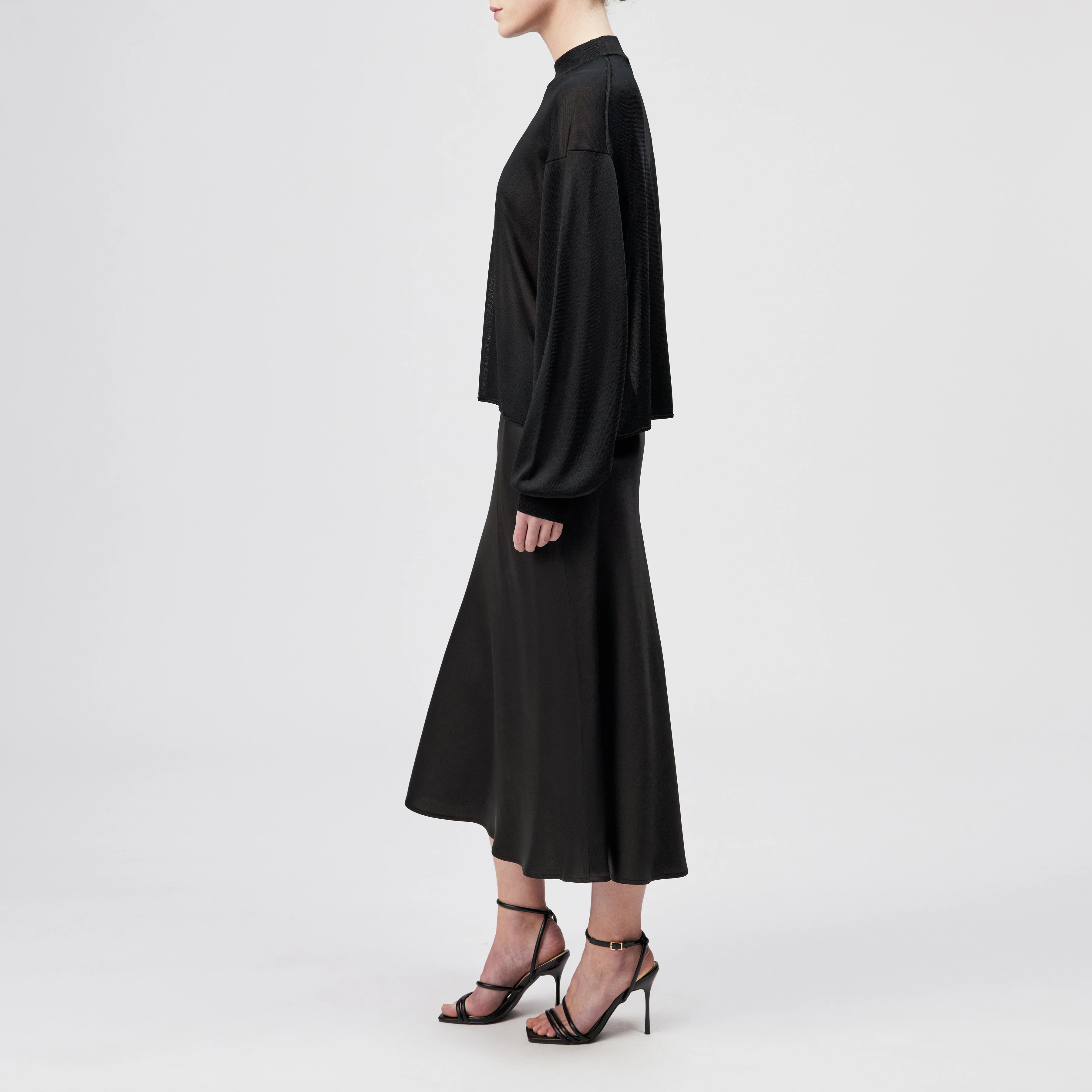 RANYA - Oversized turtleneck sweater in pure acetate - women - black - Seitenansicht