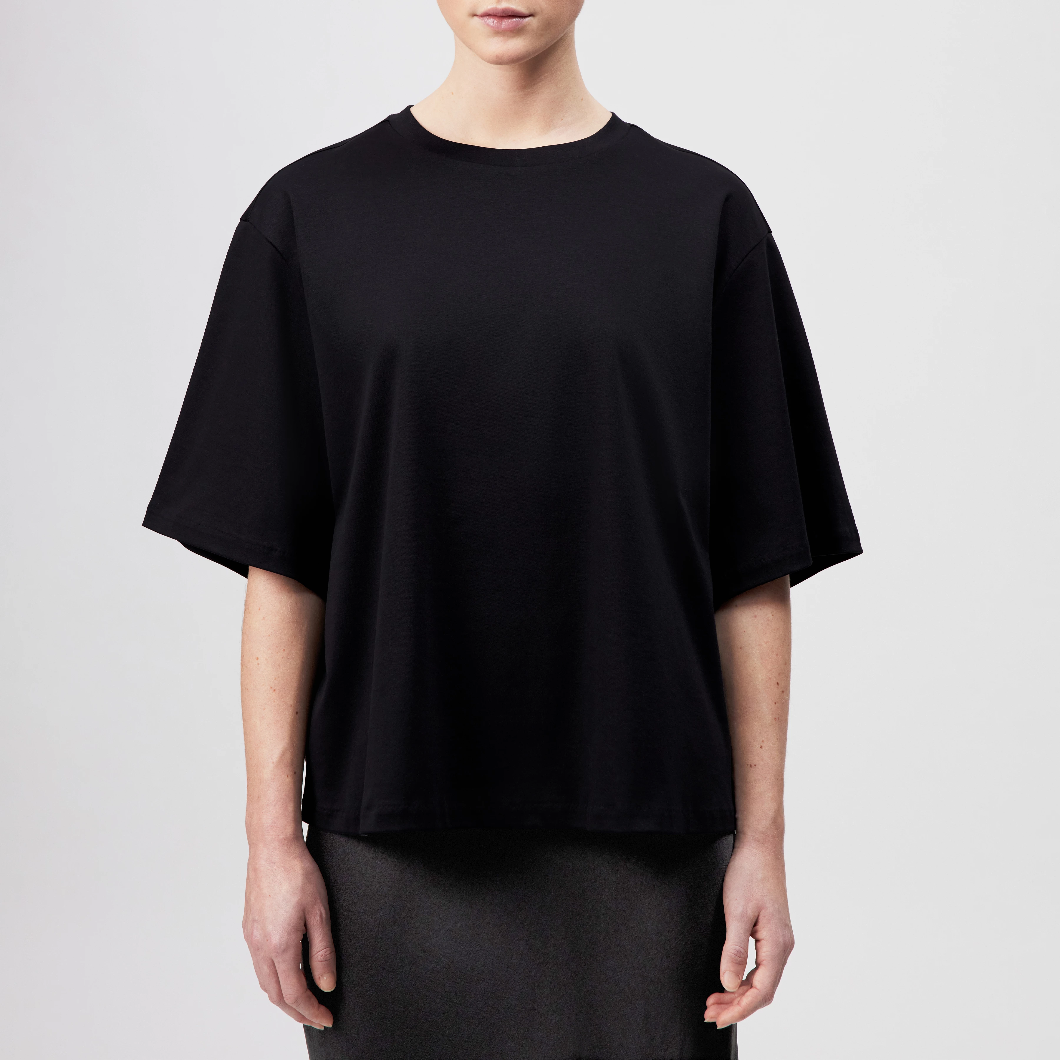 PINARA - Boxy oversized T-shirt in pure cotton - women - black - Frontansicht