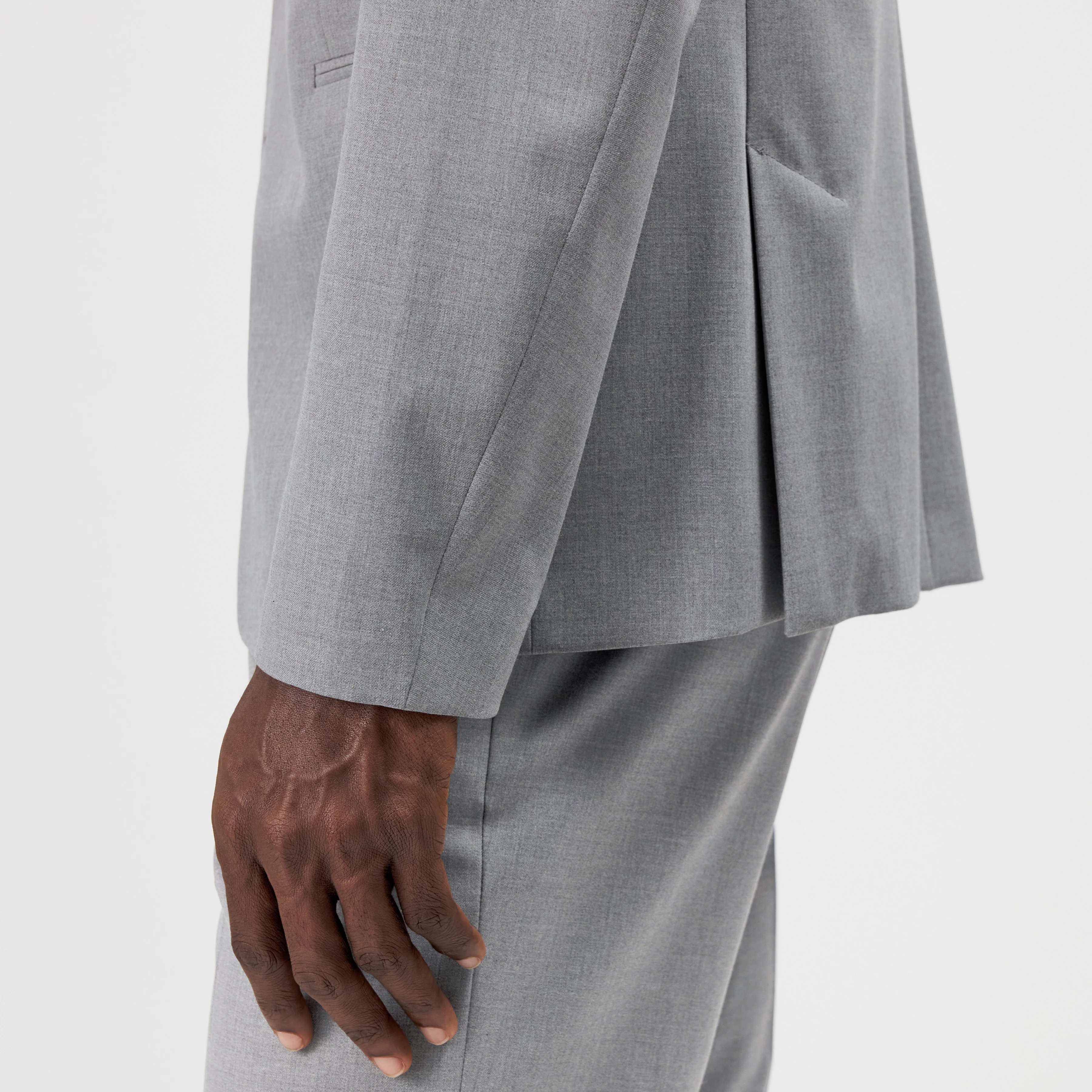 CATORY_B - Regular fit blazer in wool blend - men - grey - Detailansicht am Model