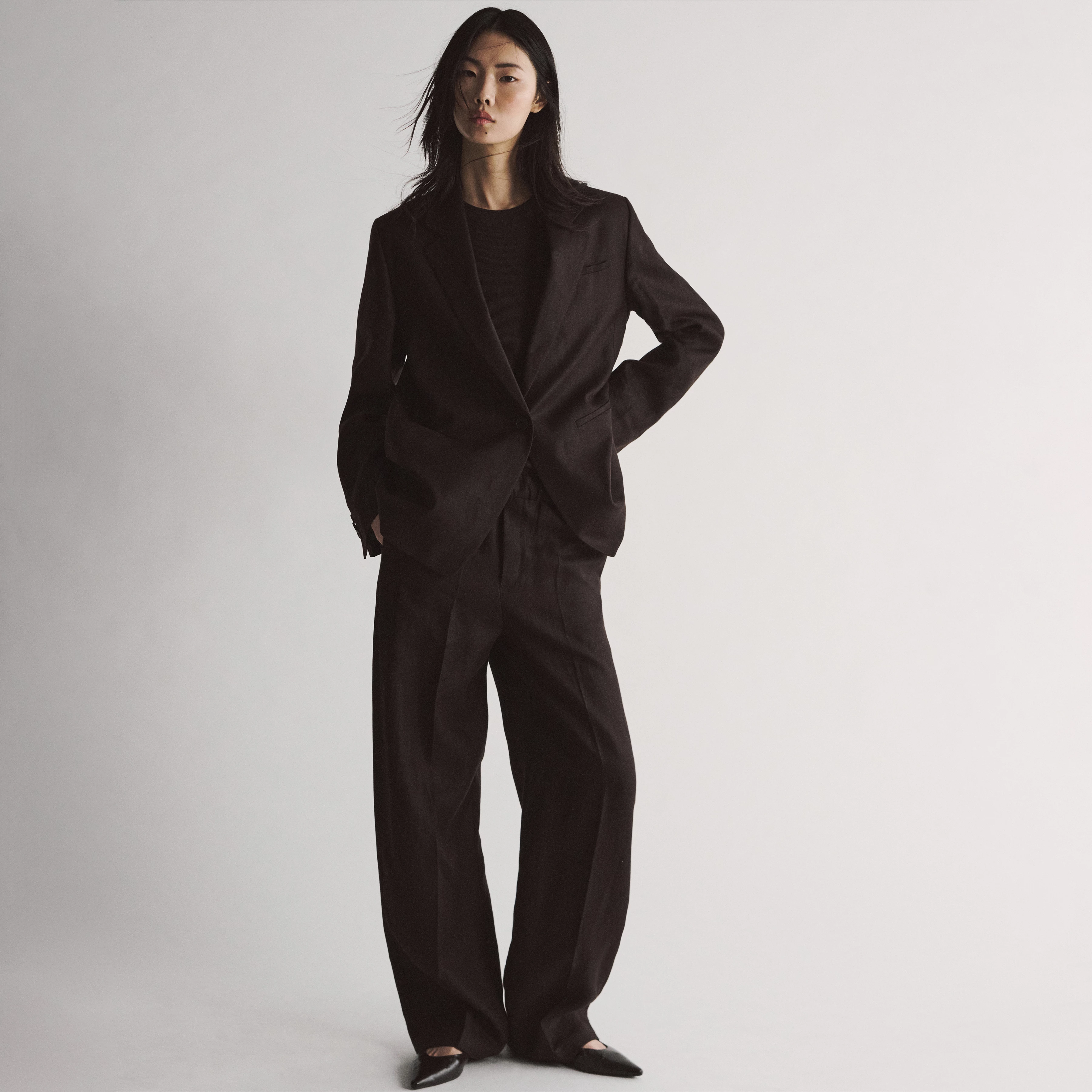 CONSIDER - Slip-on barrel-leg trousers, pure linen - women - brown