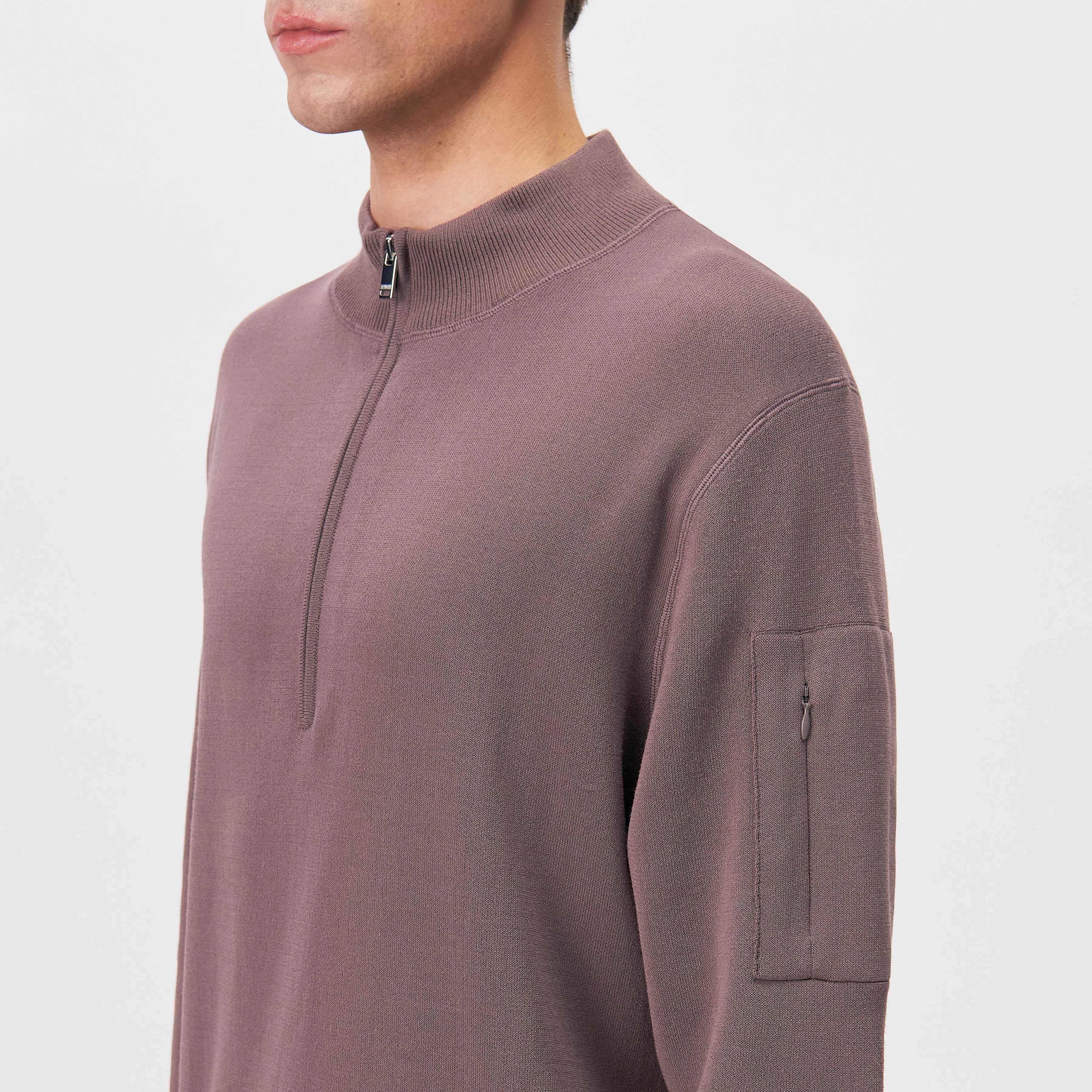 TARVIK - Half-zip jumper with stand collar in pure wool - men - red - Detailansicht am Model