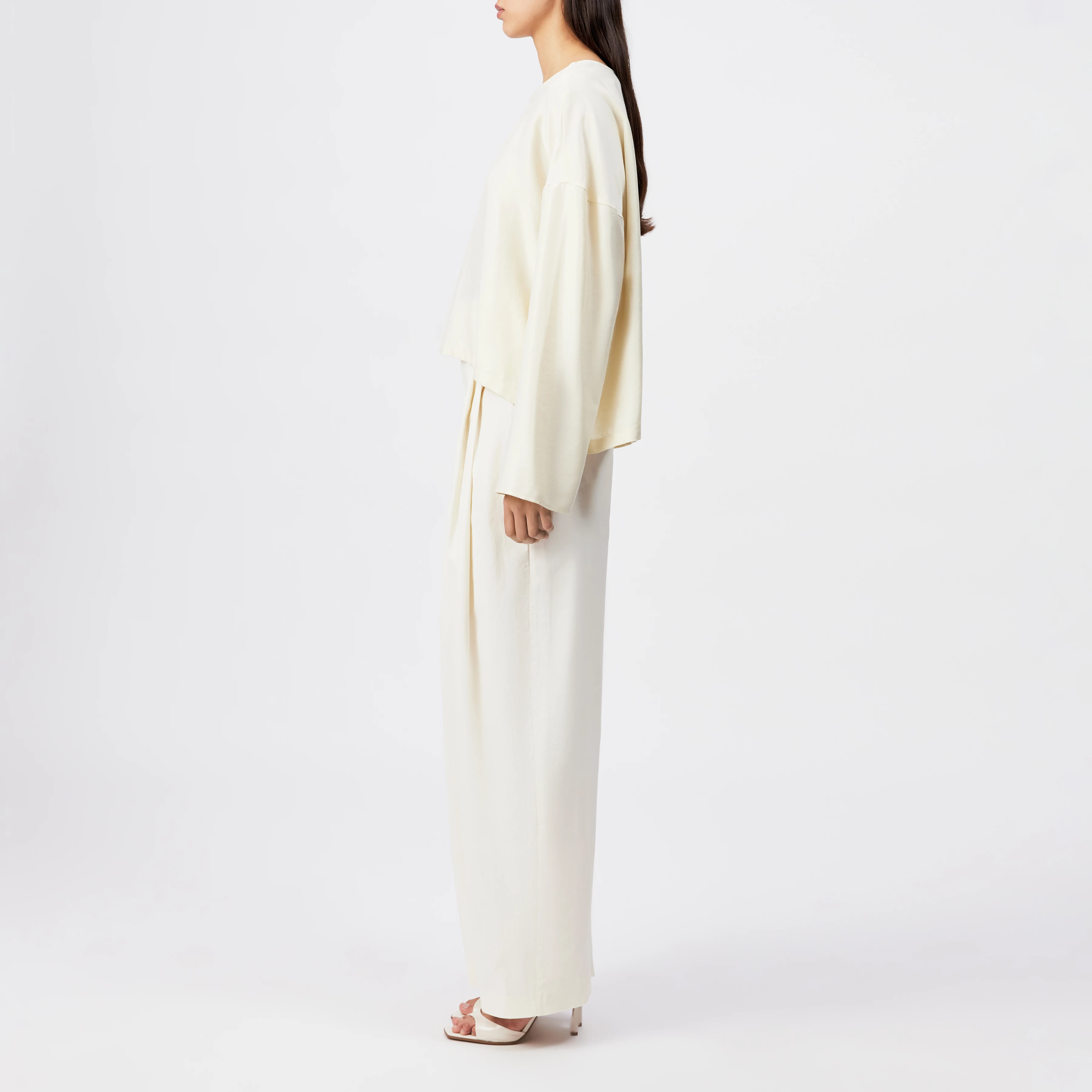 AIMERA - Oversized blouse in fluid satin - women - beige - Seitenansicht