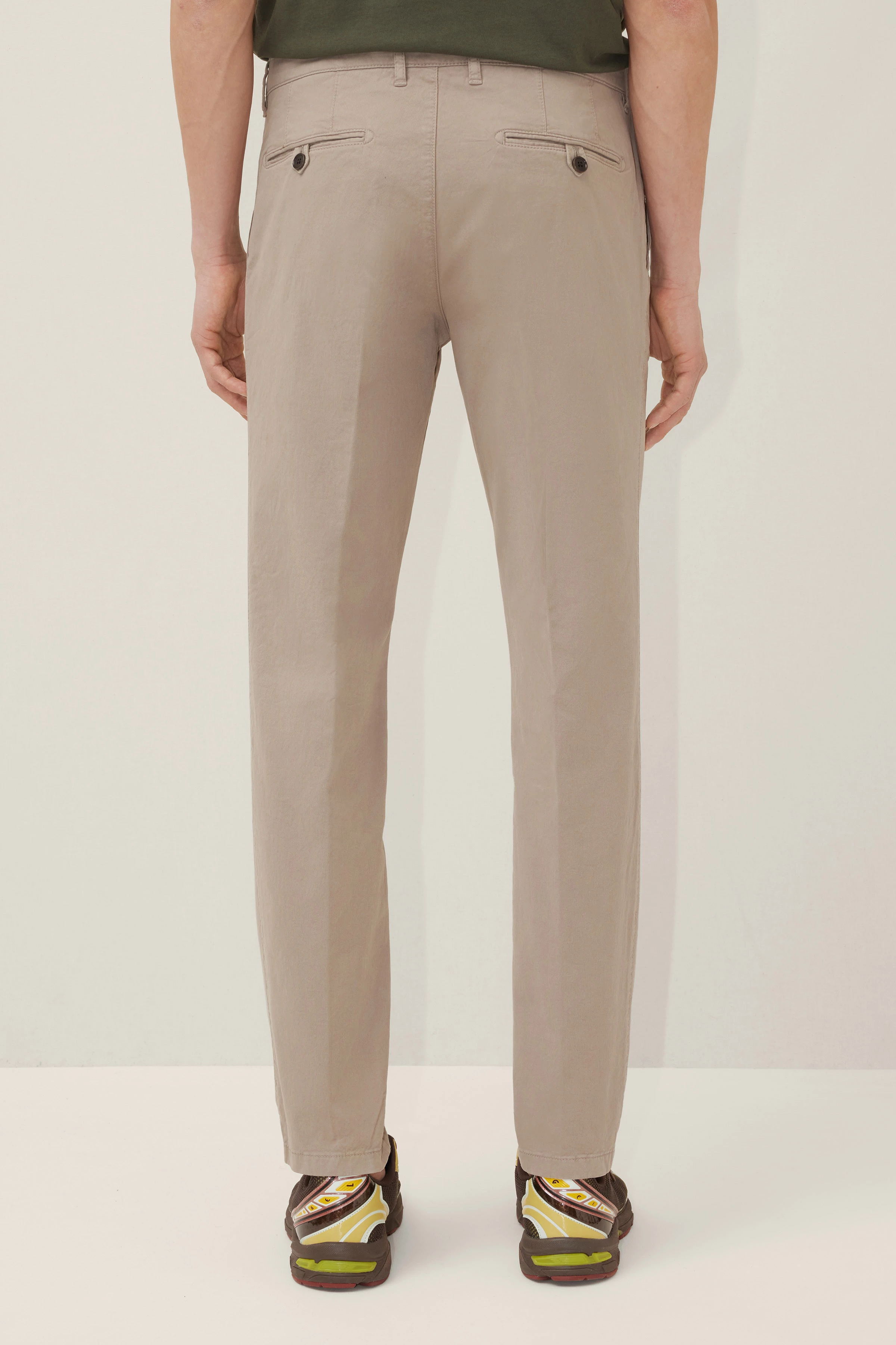 MAD - Klassische Chino aus Baumwolle - Herren - braun - Rückansicht