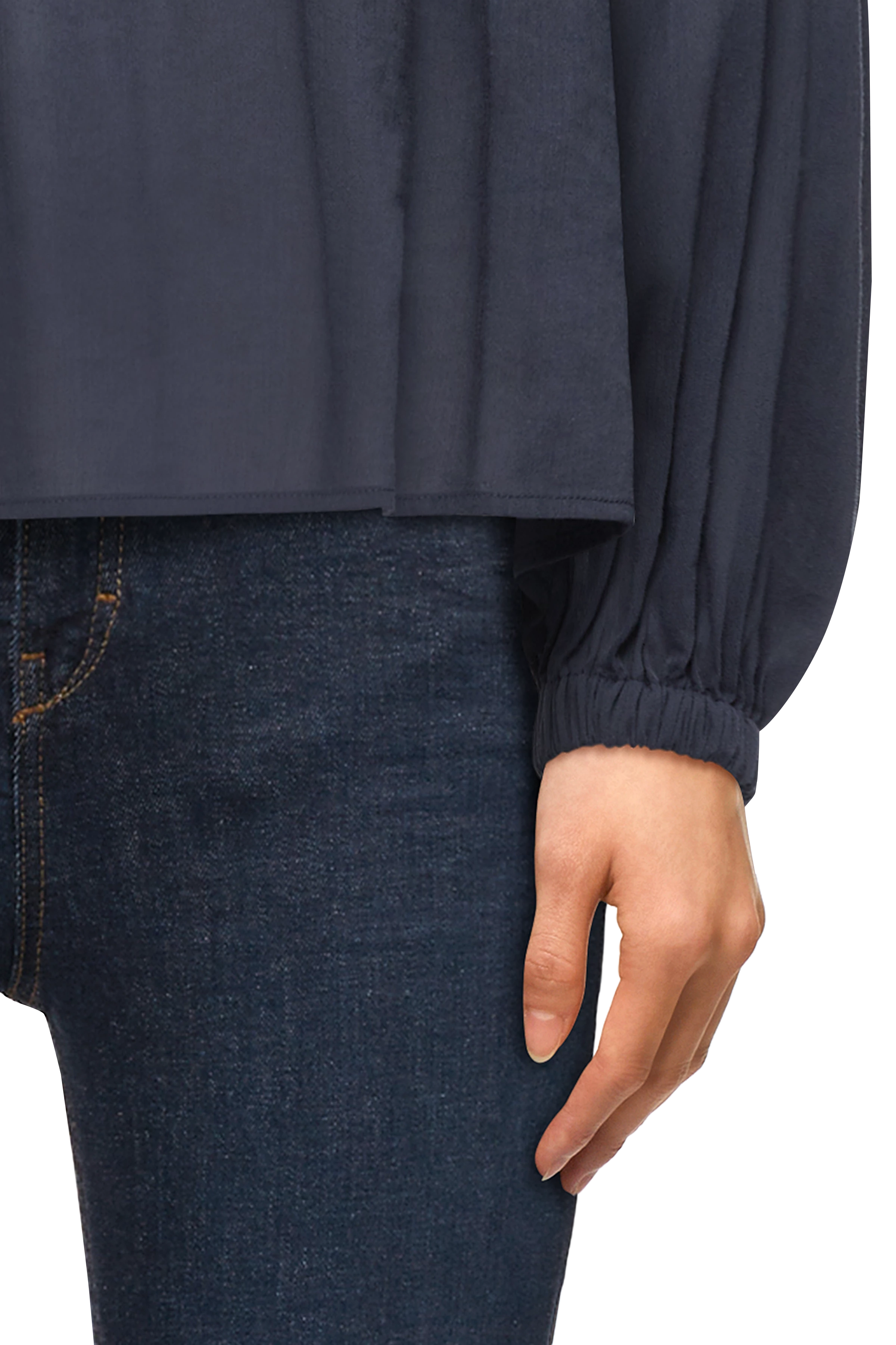 DUMONDA - Boho blouse in flowing cotton-viscose crêpe - women - blue - Detailansicht am Model