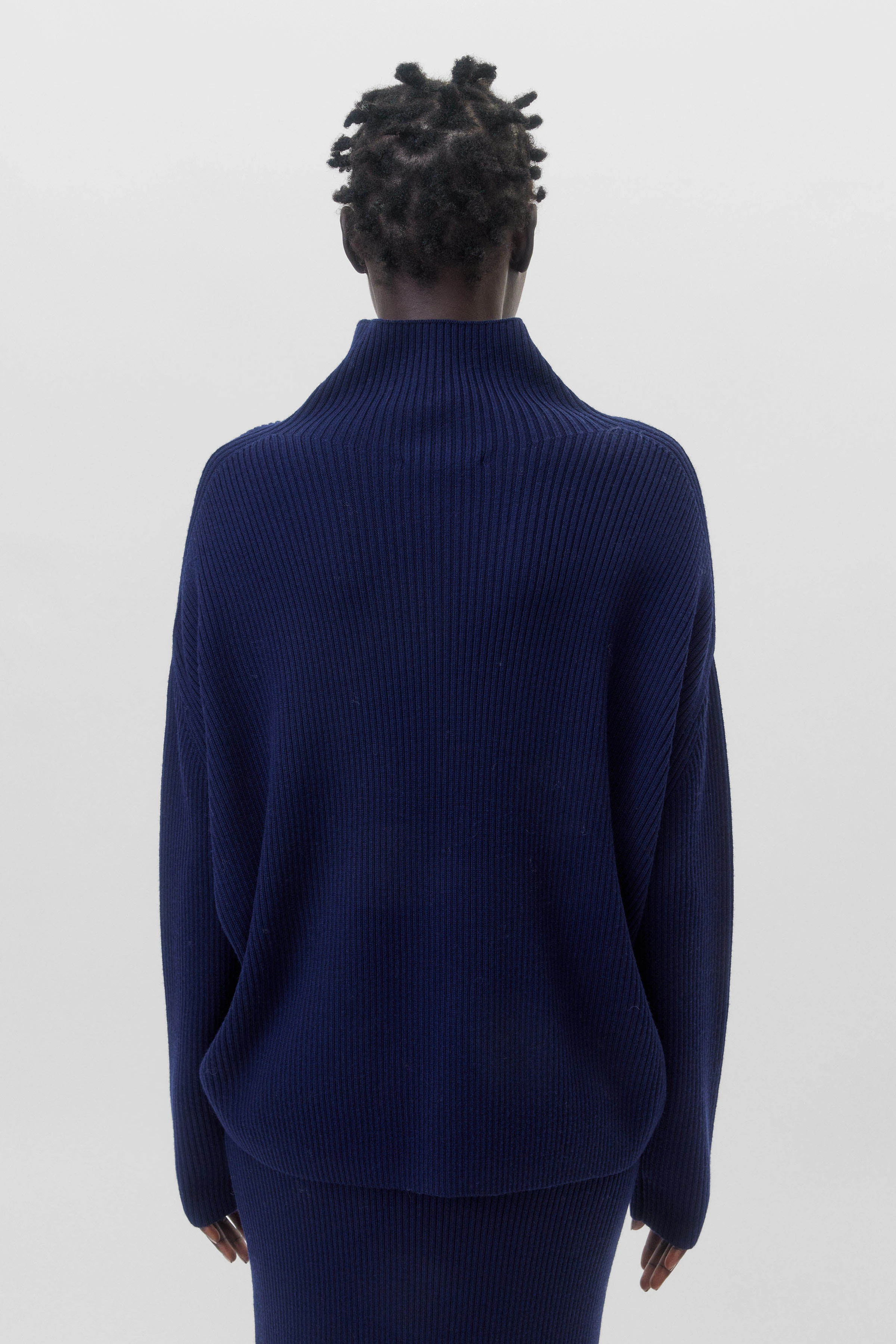 LIORA_2 - Rollkragenpullover in Merinowolle - Damen - blau - Rückansicht